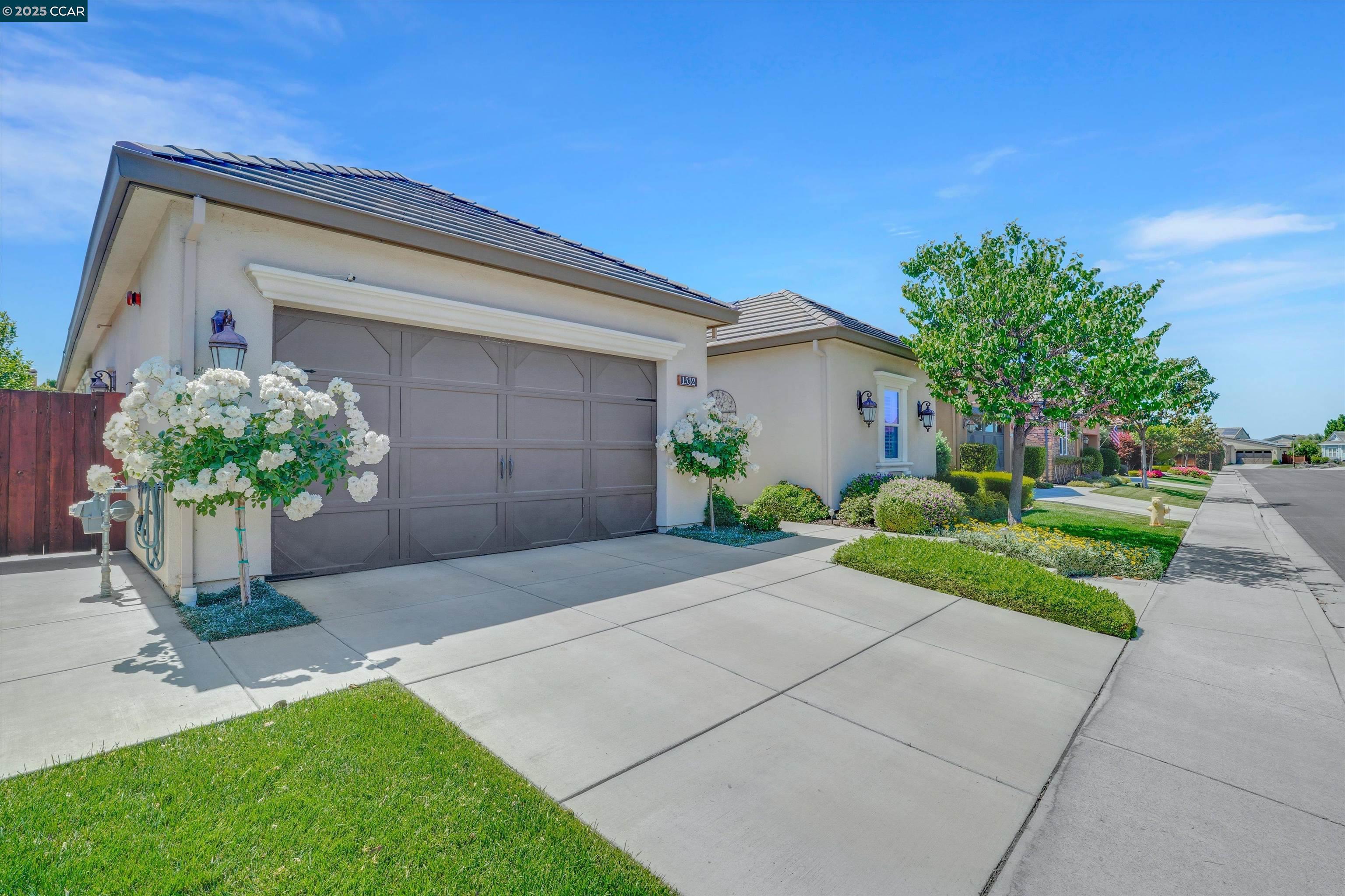 1532 Symphony Cir