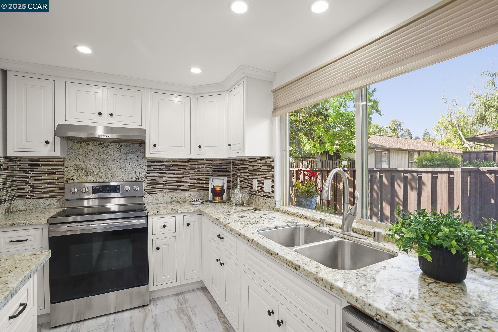 1583 Candelero Dr