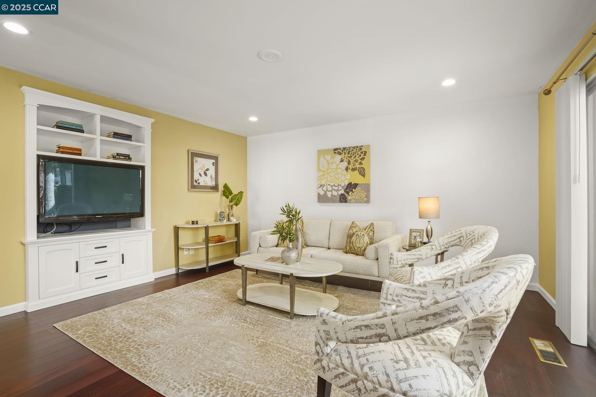 1583 Candelero Dr