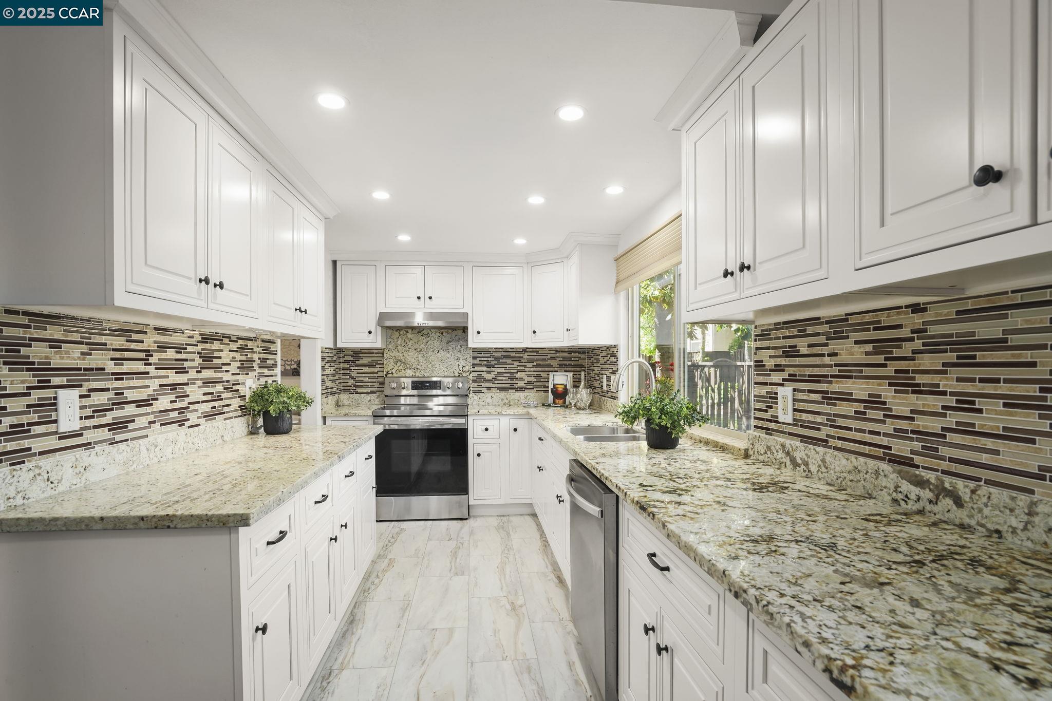 1583 Candelero Dr
