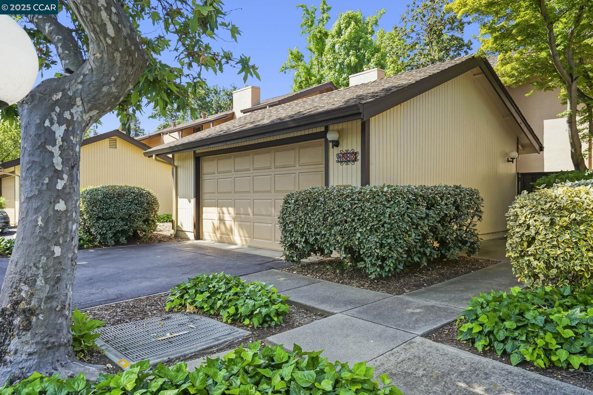 1583 Candelero Dr