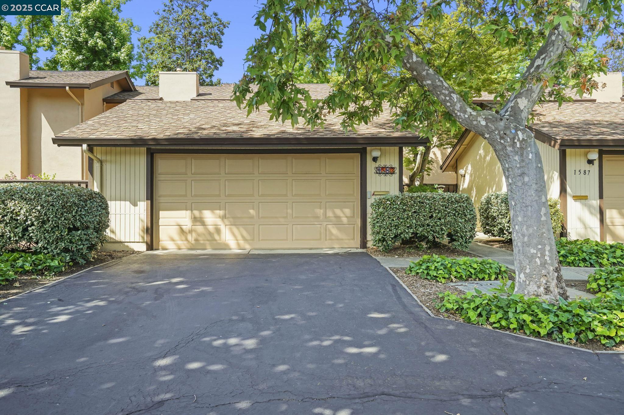 1583 Candelero Dr