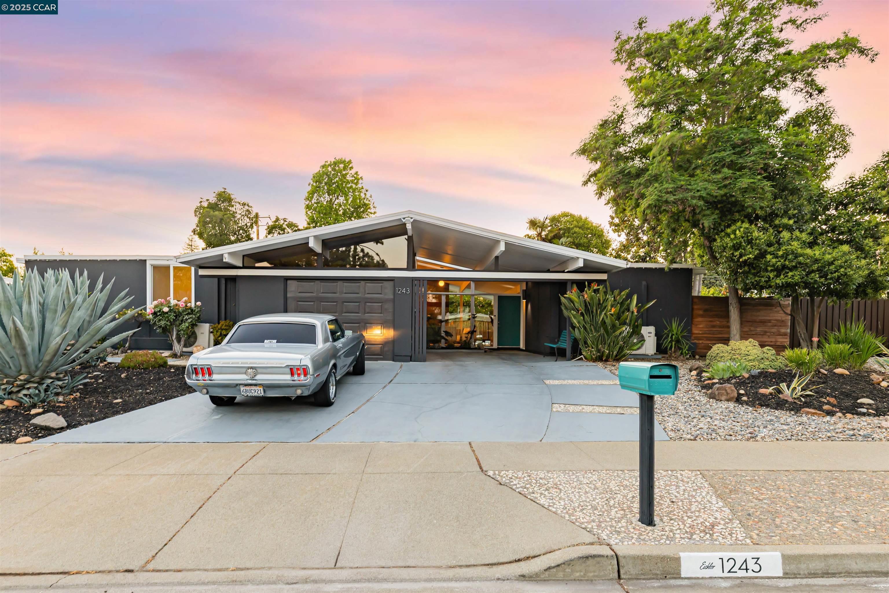 1243 Lancashire Dr