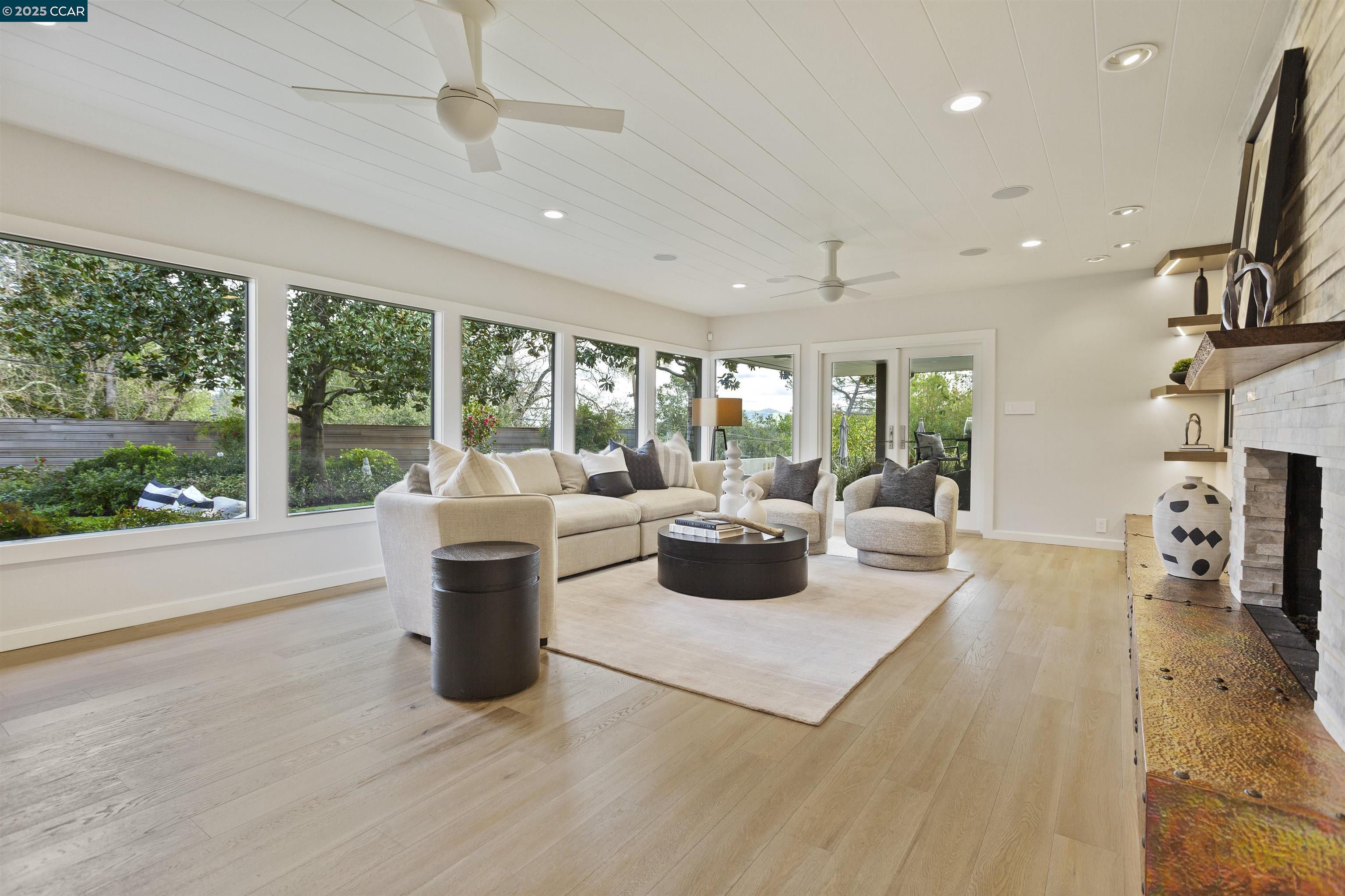 1121 Estates Dr