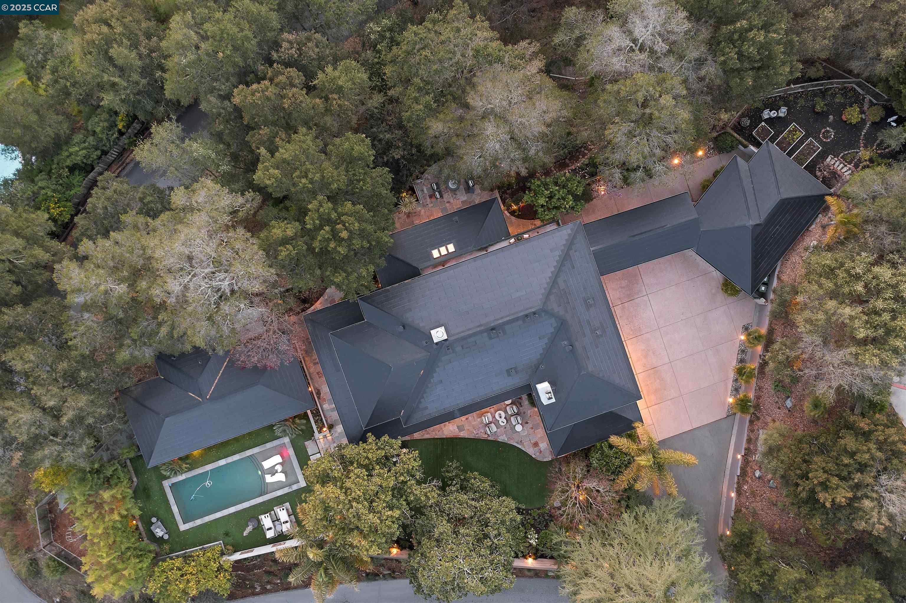 1121 Estates Dr