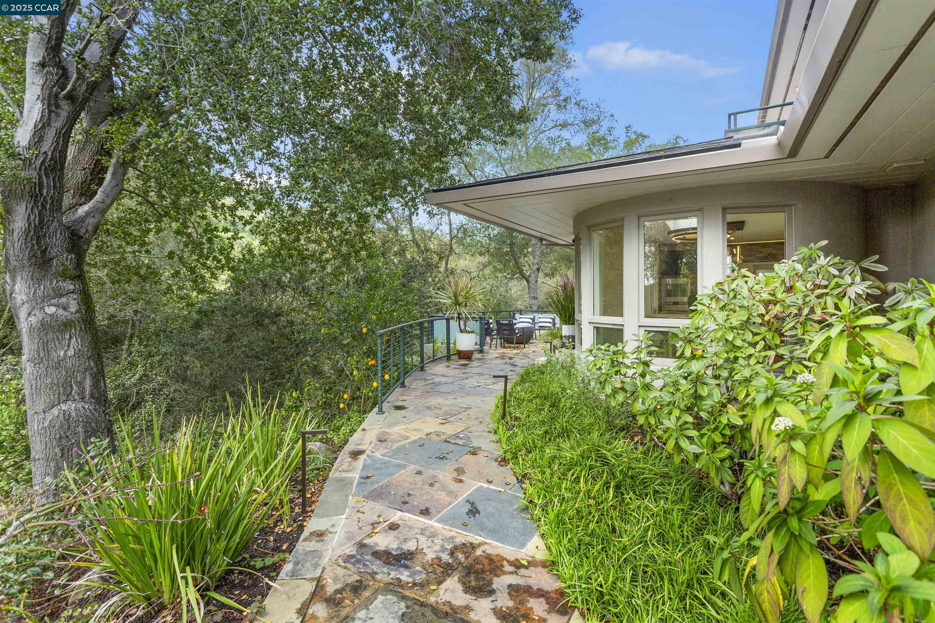 1121 Estates Dr