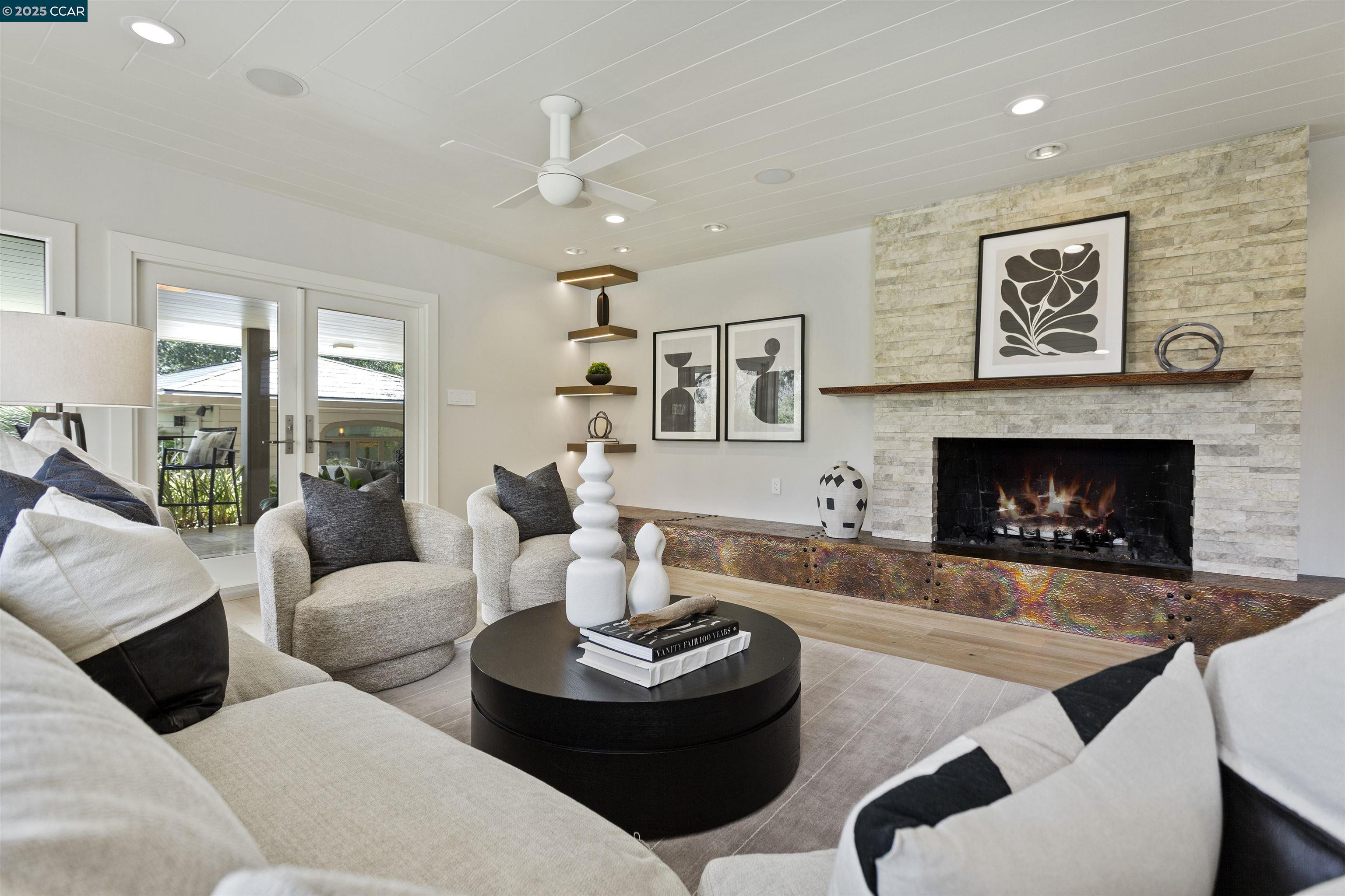 1121 Estates Dr