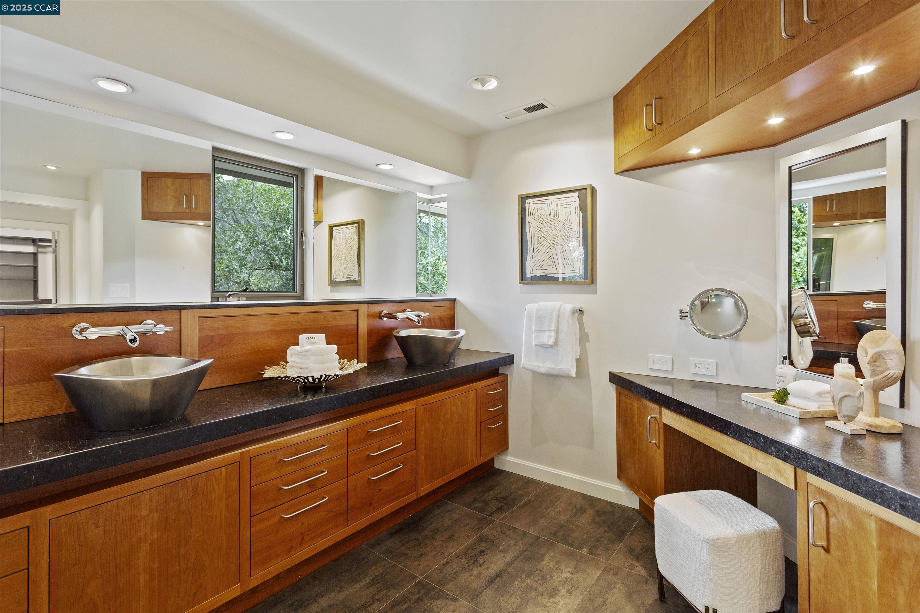 1121 Estates Dr