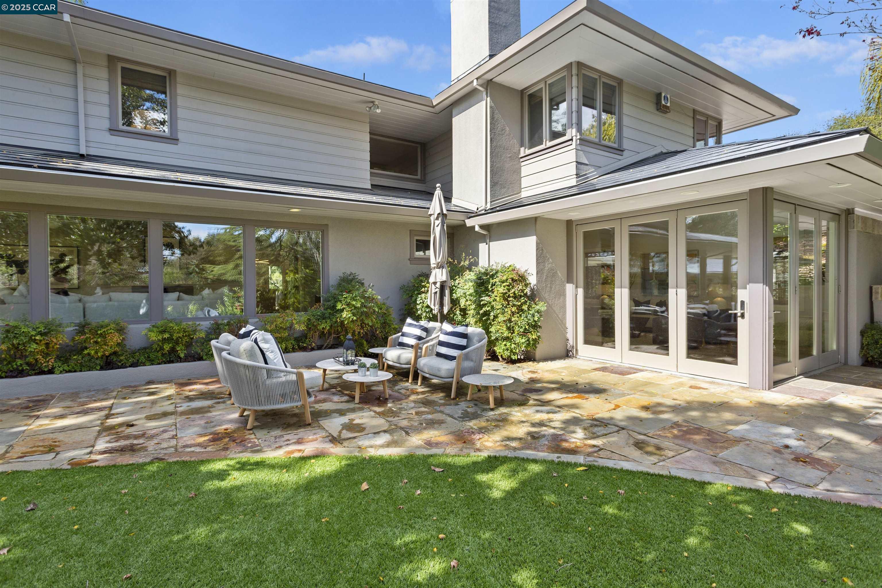 1121 Estates Dr