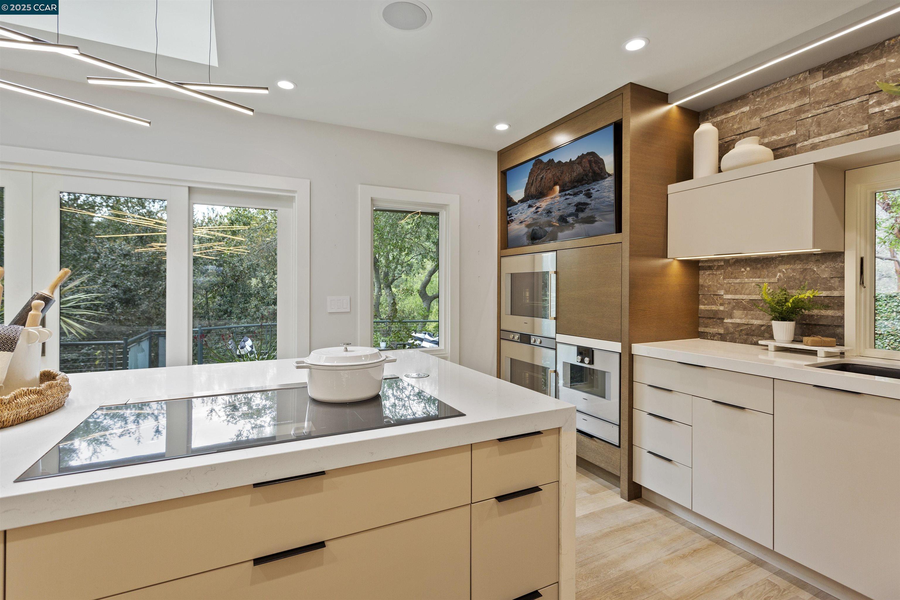 1121 Estates Dr