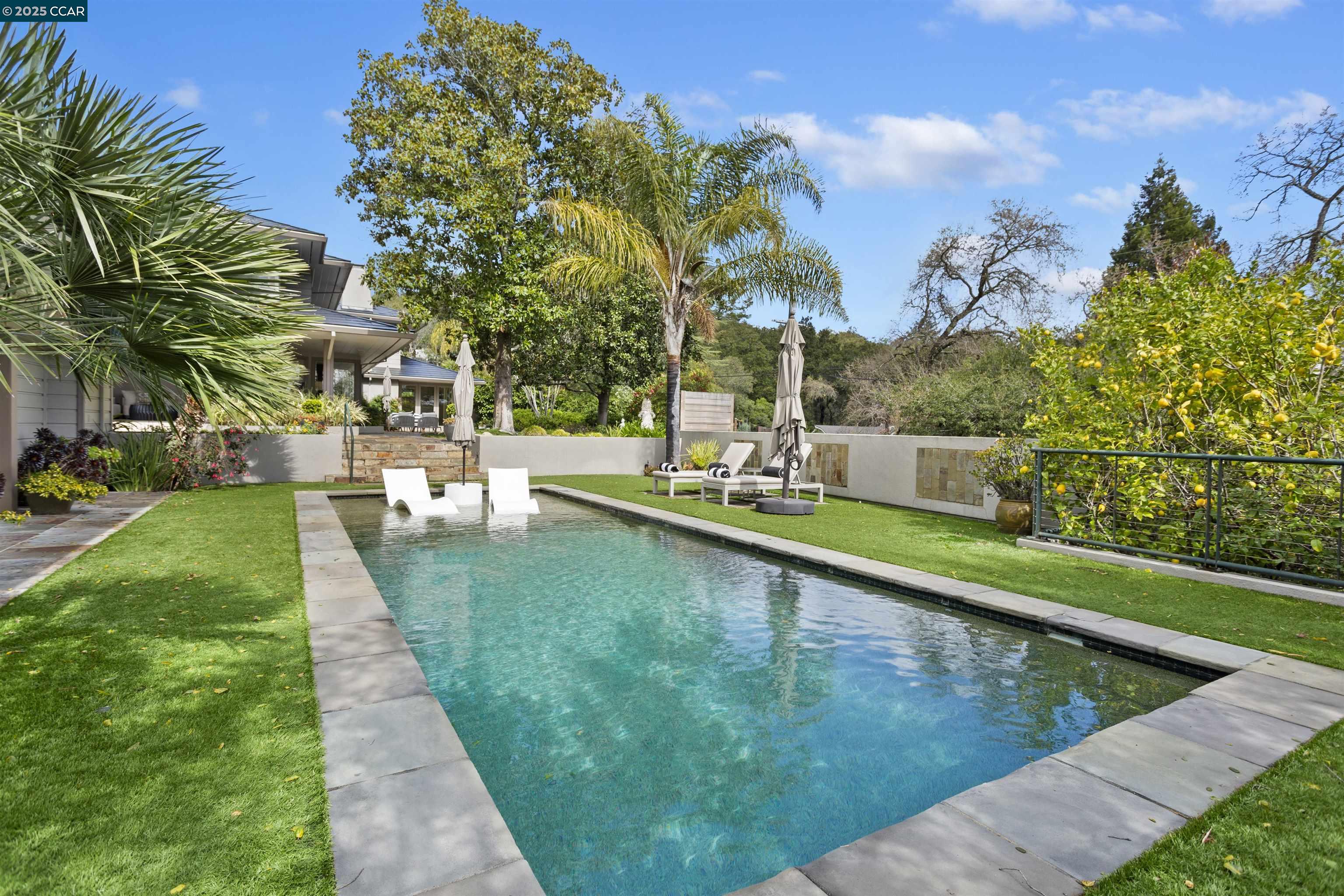 1121 Estates Dr