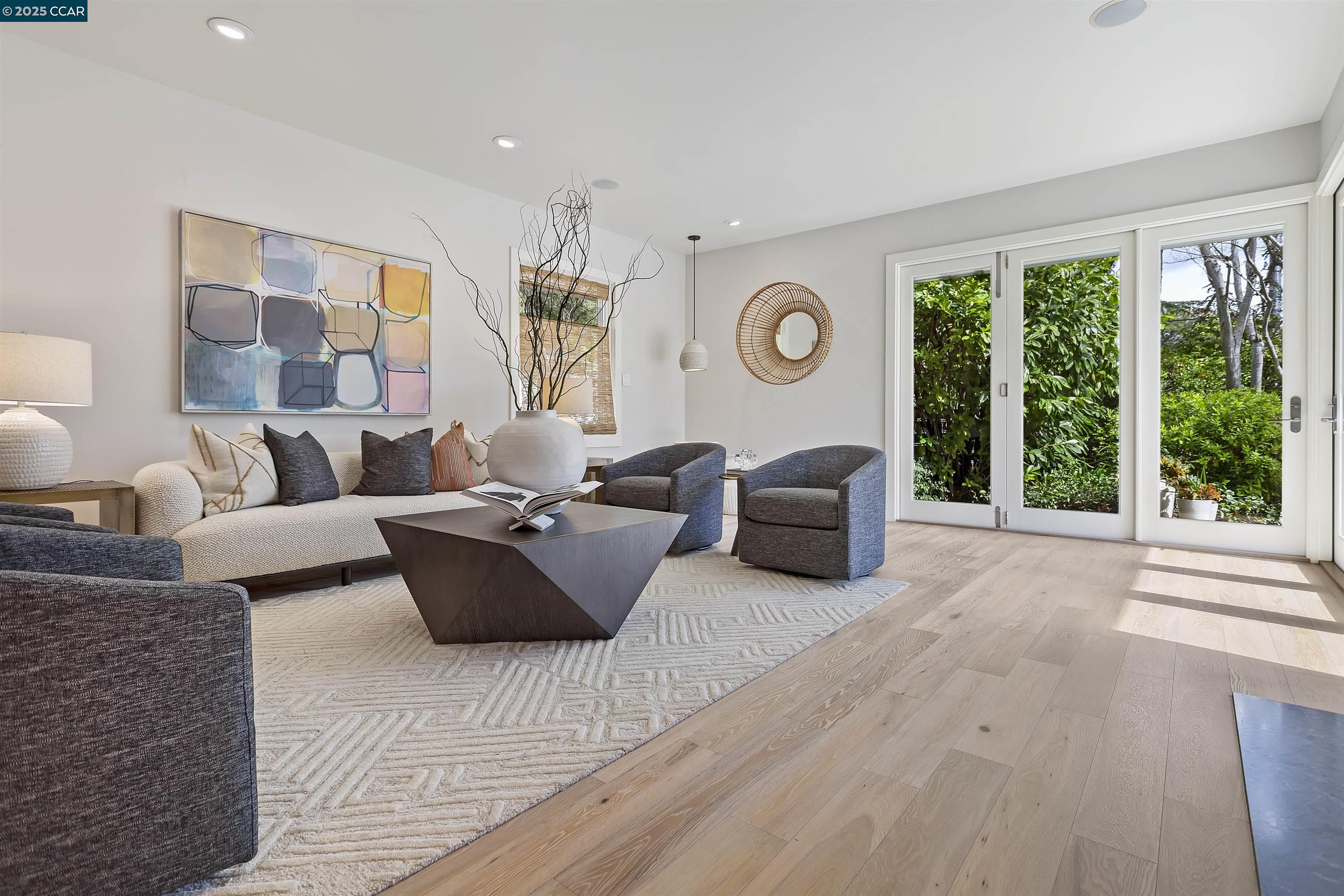 1121 Estates Dr