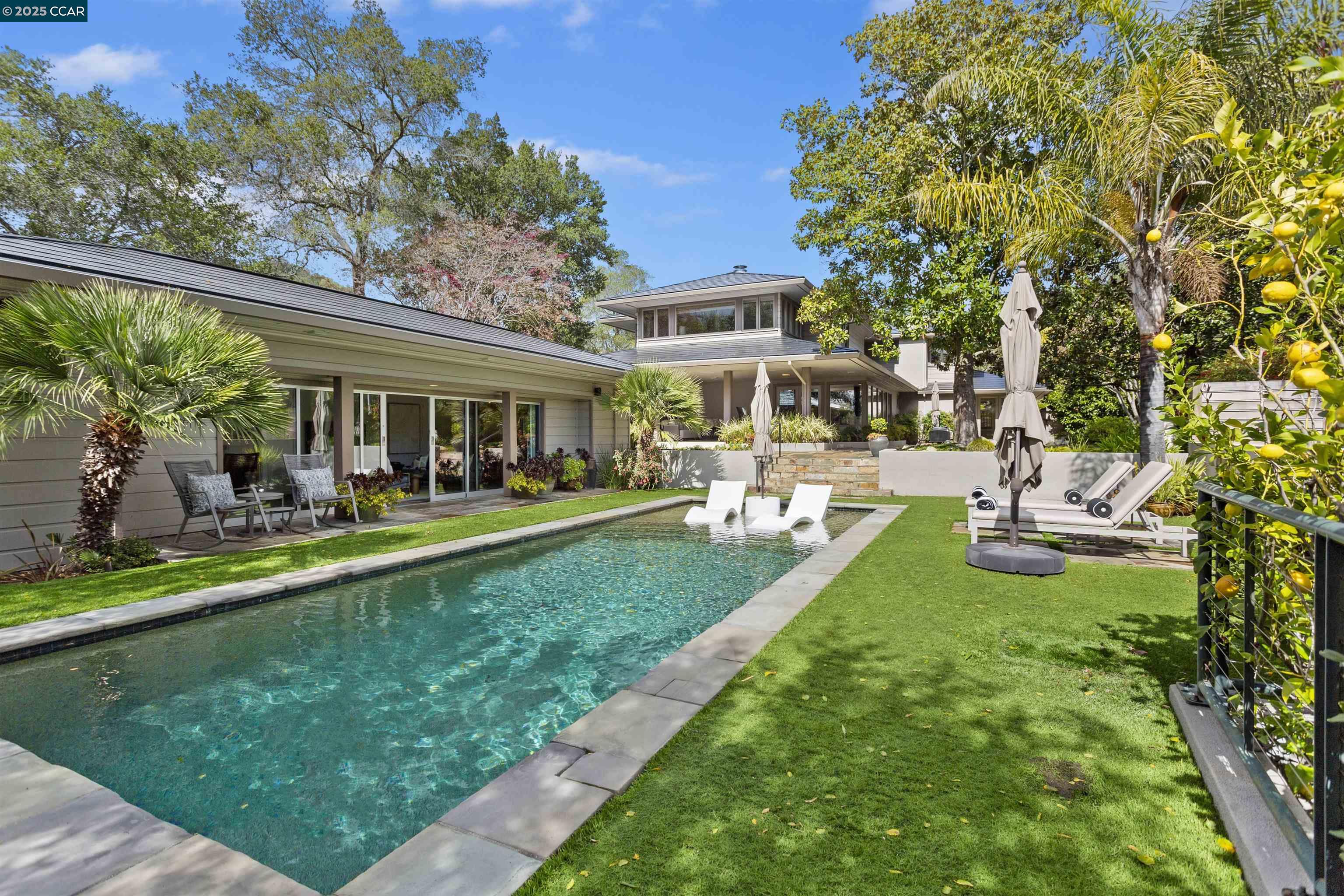1121 Estates Dr