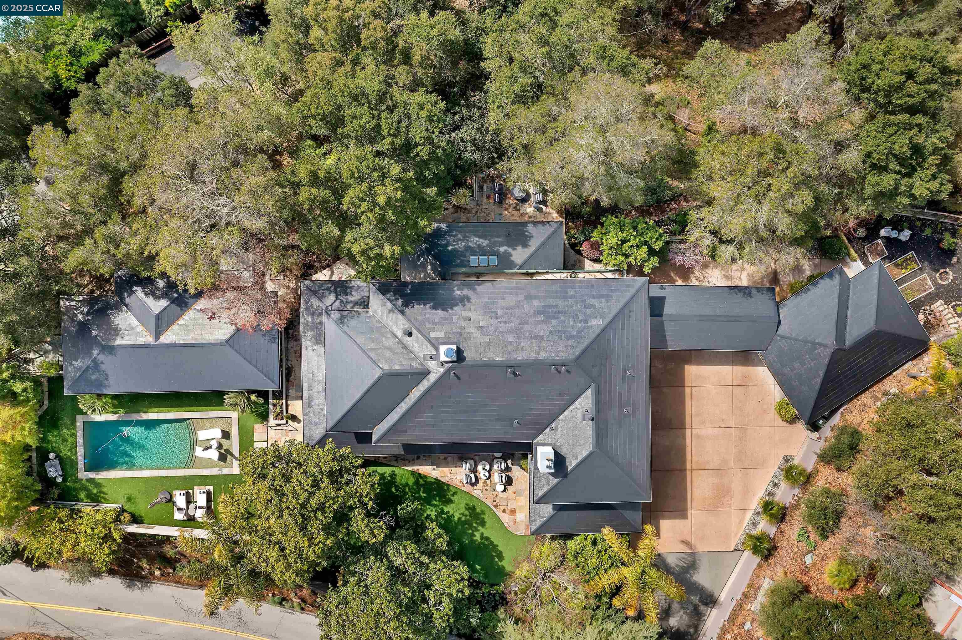 1121 Estates Dr