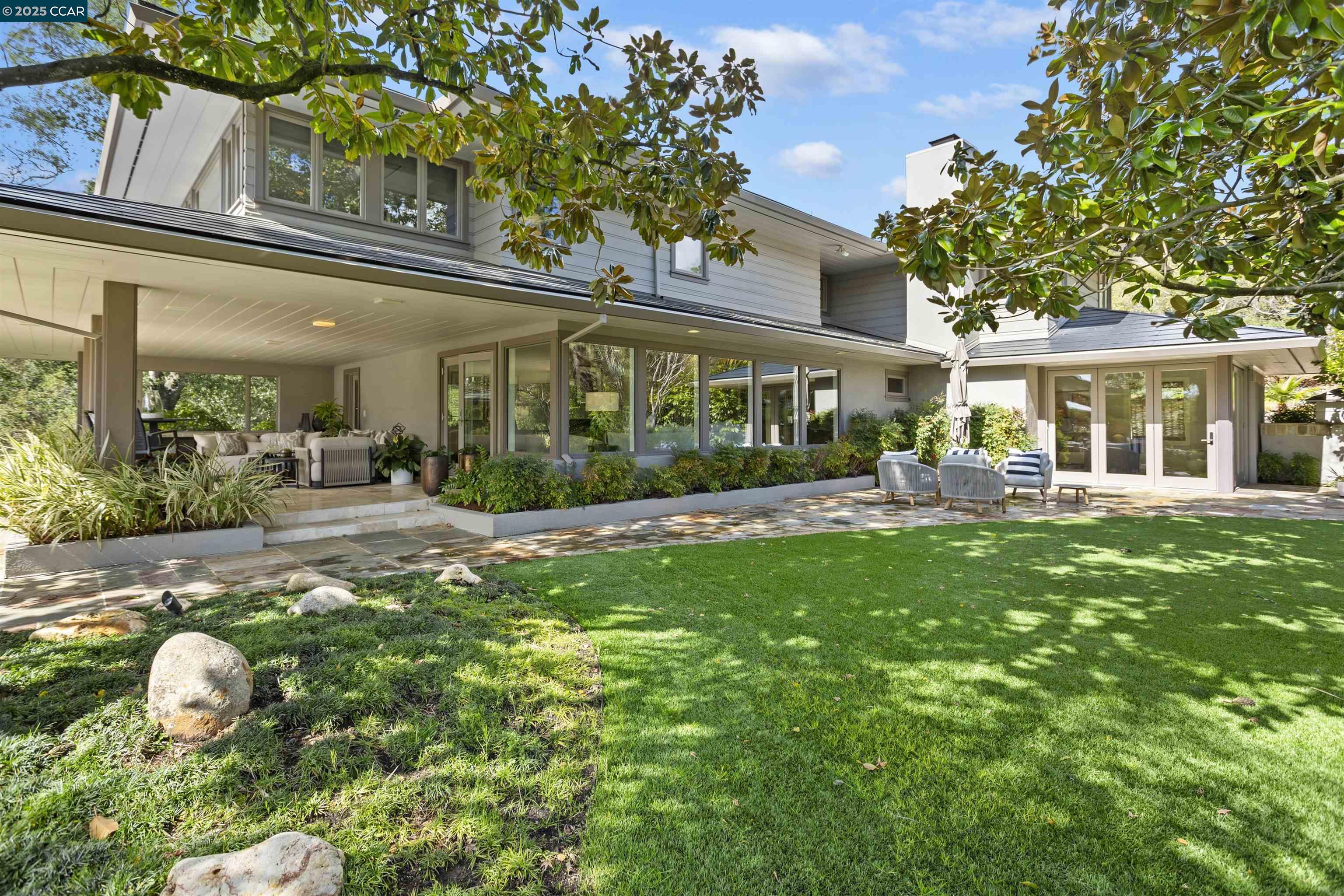 1121 Estates Dr