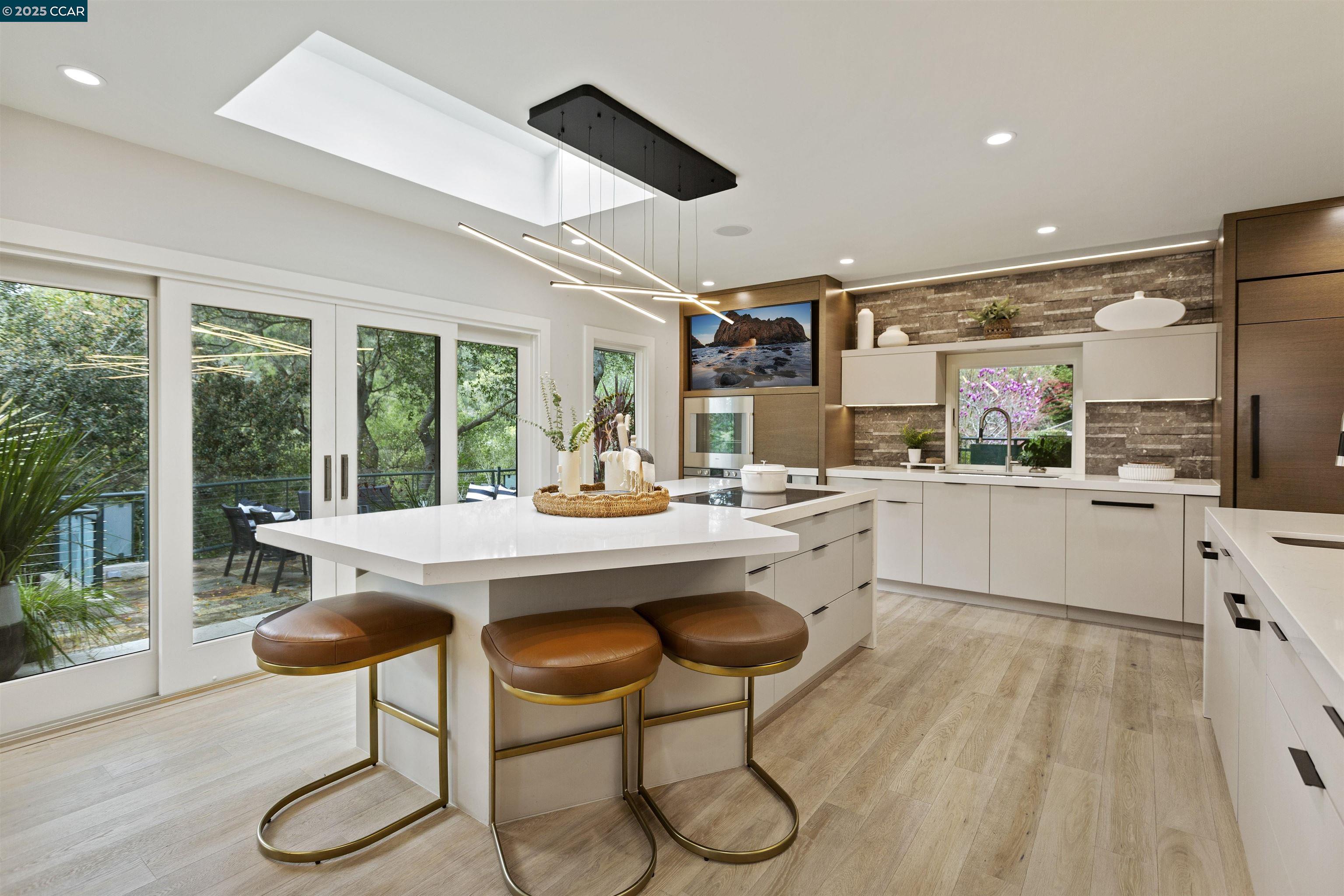 1121 Estates Dr