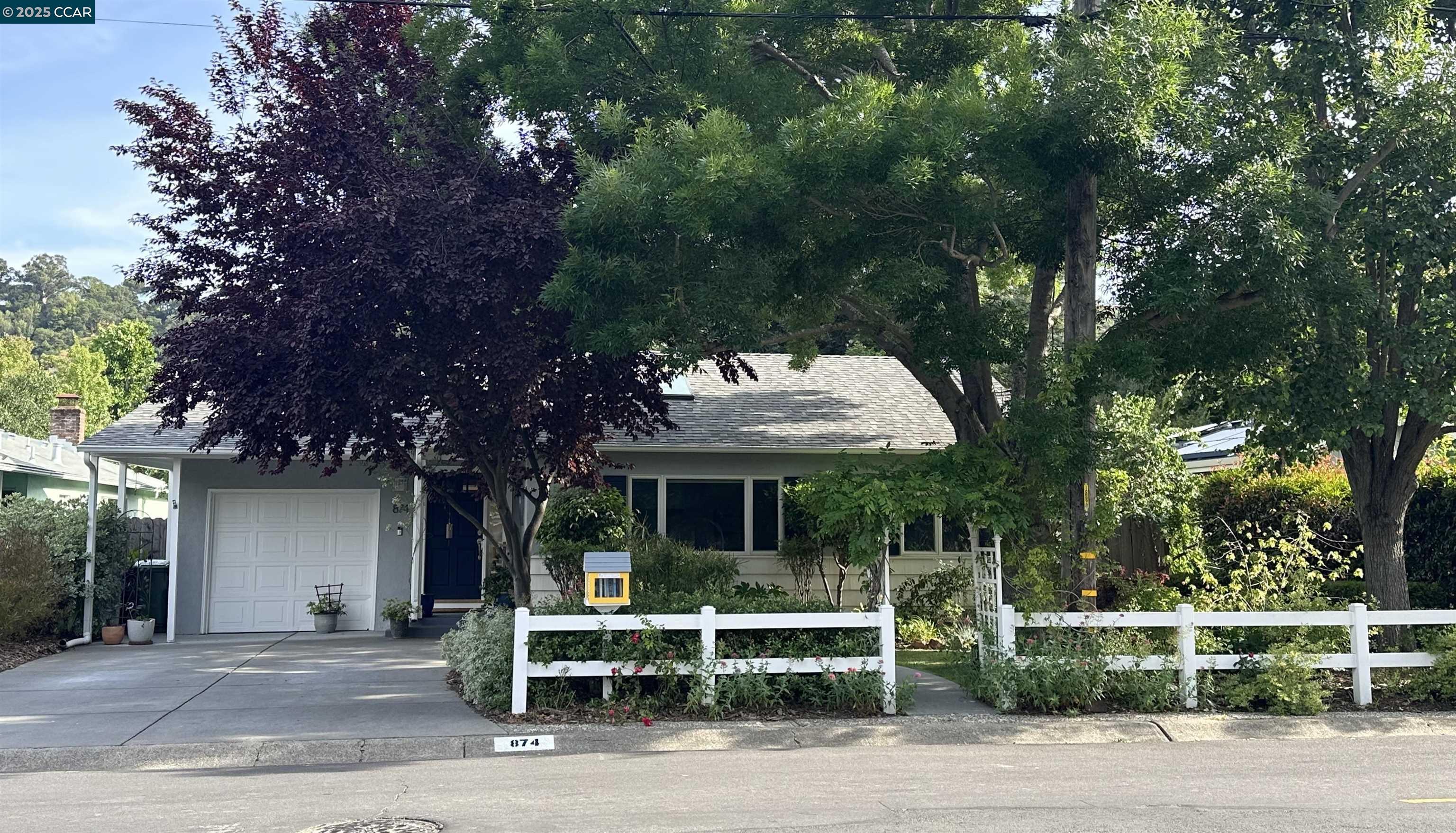 874 Juanita Dr