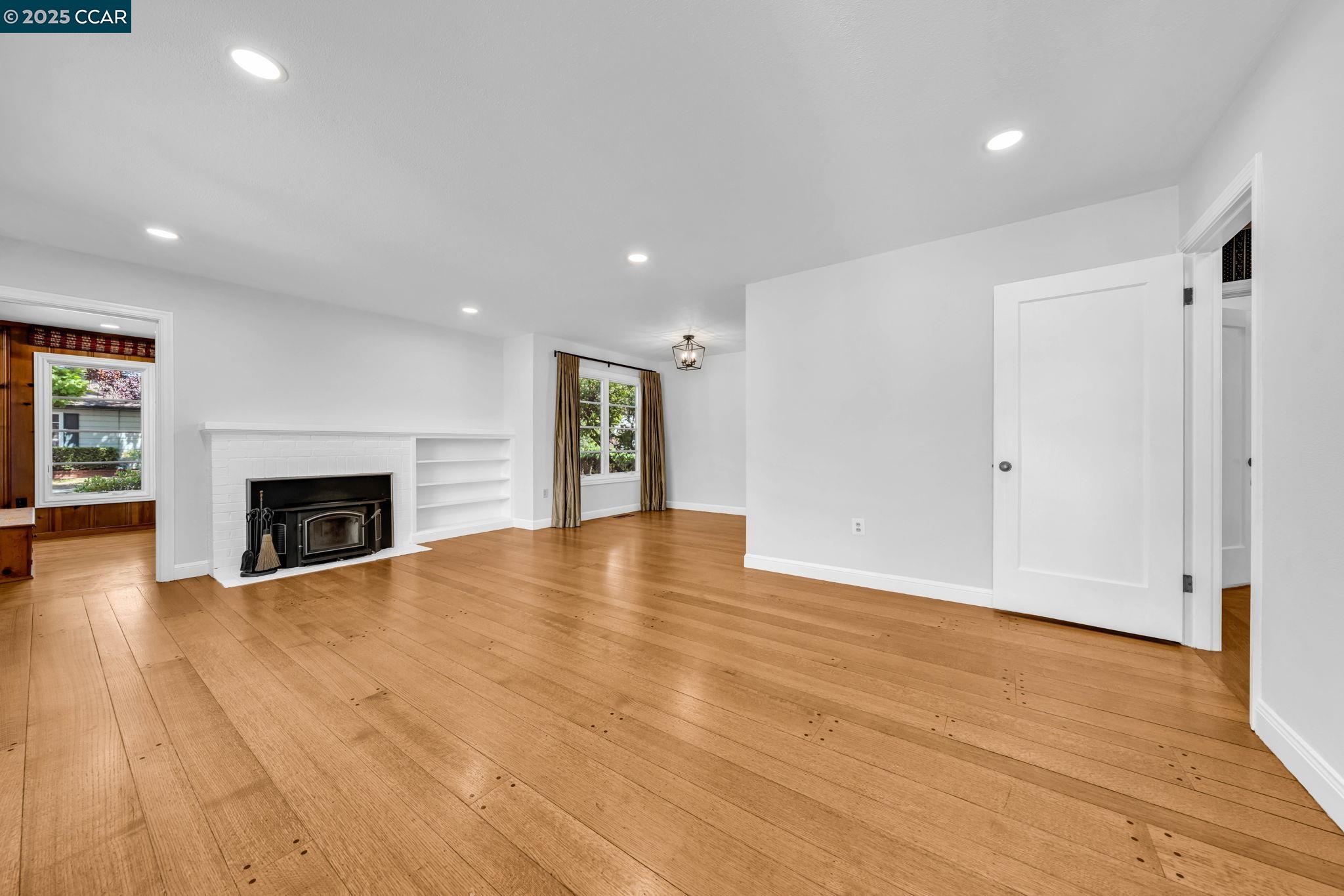 3542 Wren Ave