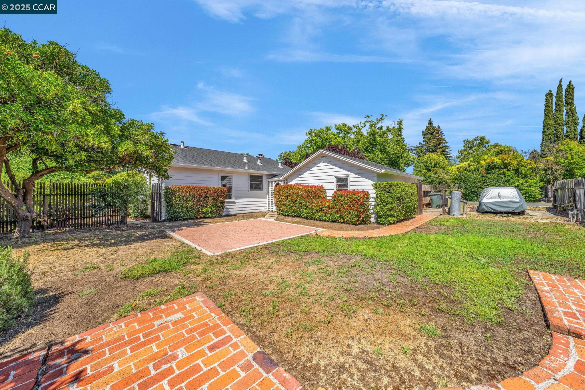 3542 Wren Ave