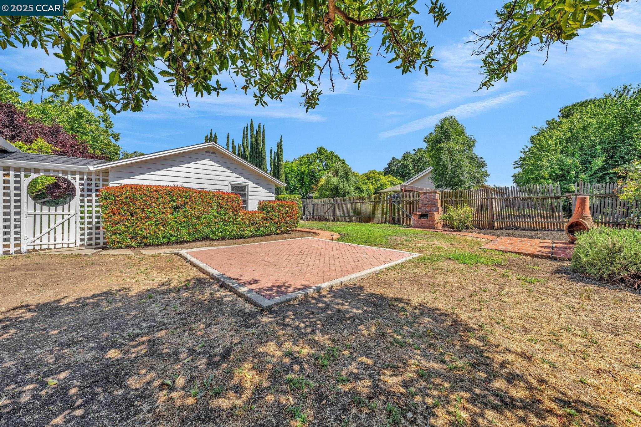 3542 Wren Ave
