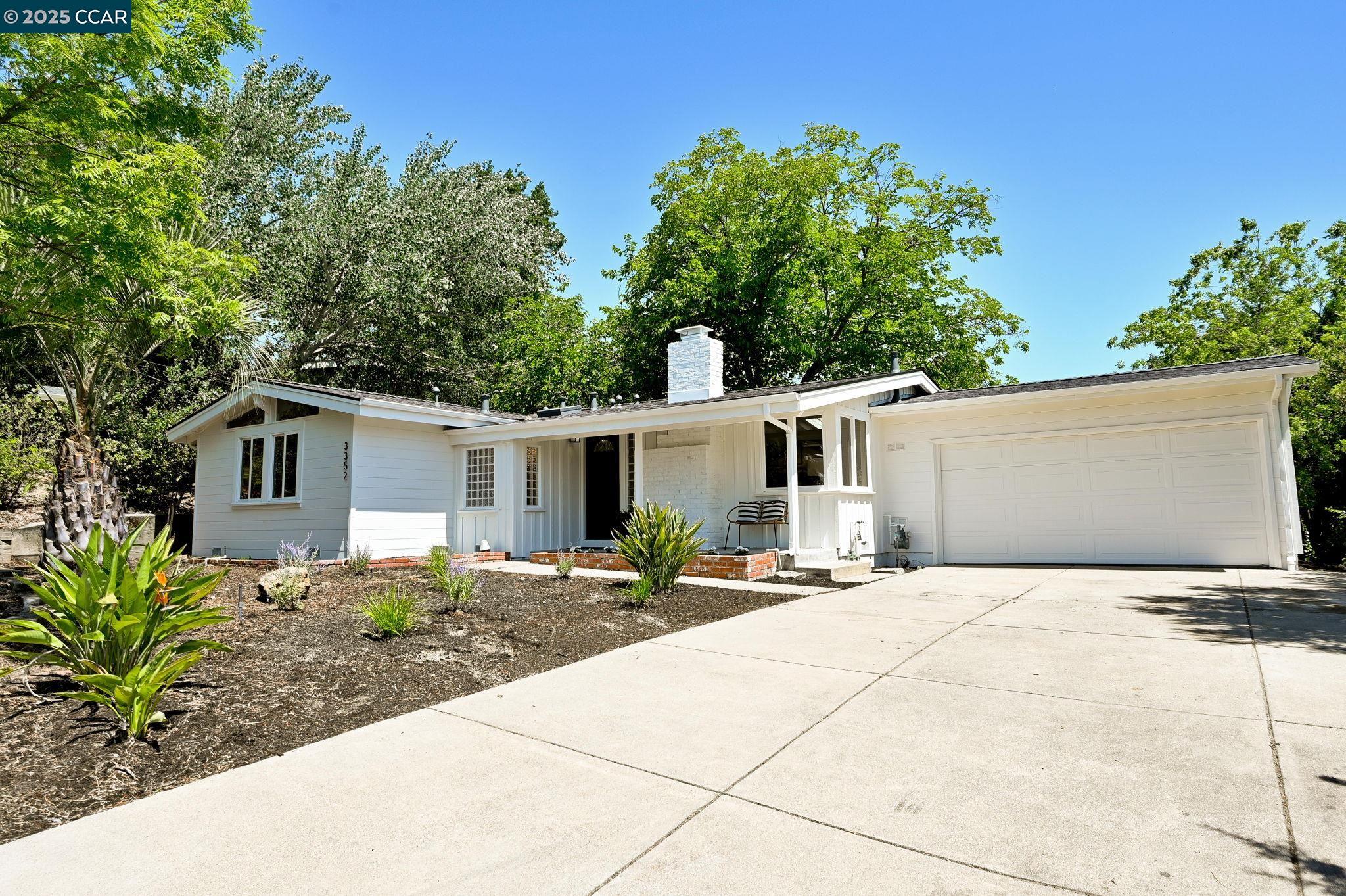 3352 Betty Ln