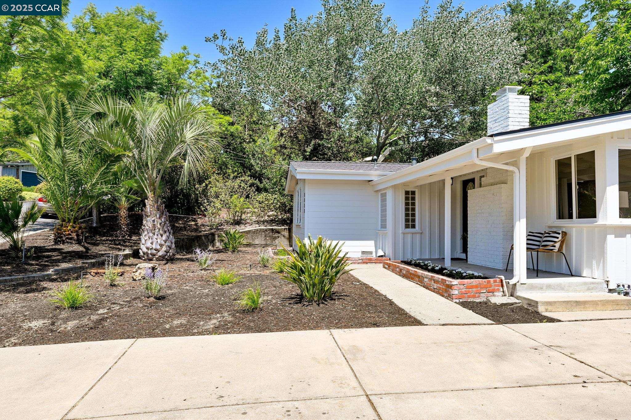 3352 Betty Ln