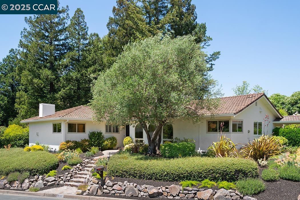 3190 Bavarian Ln