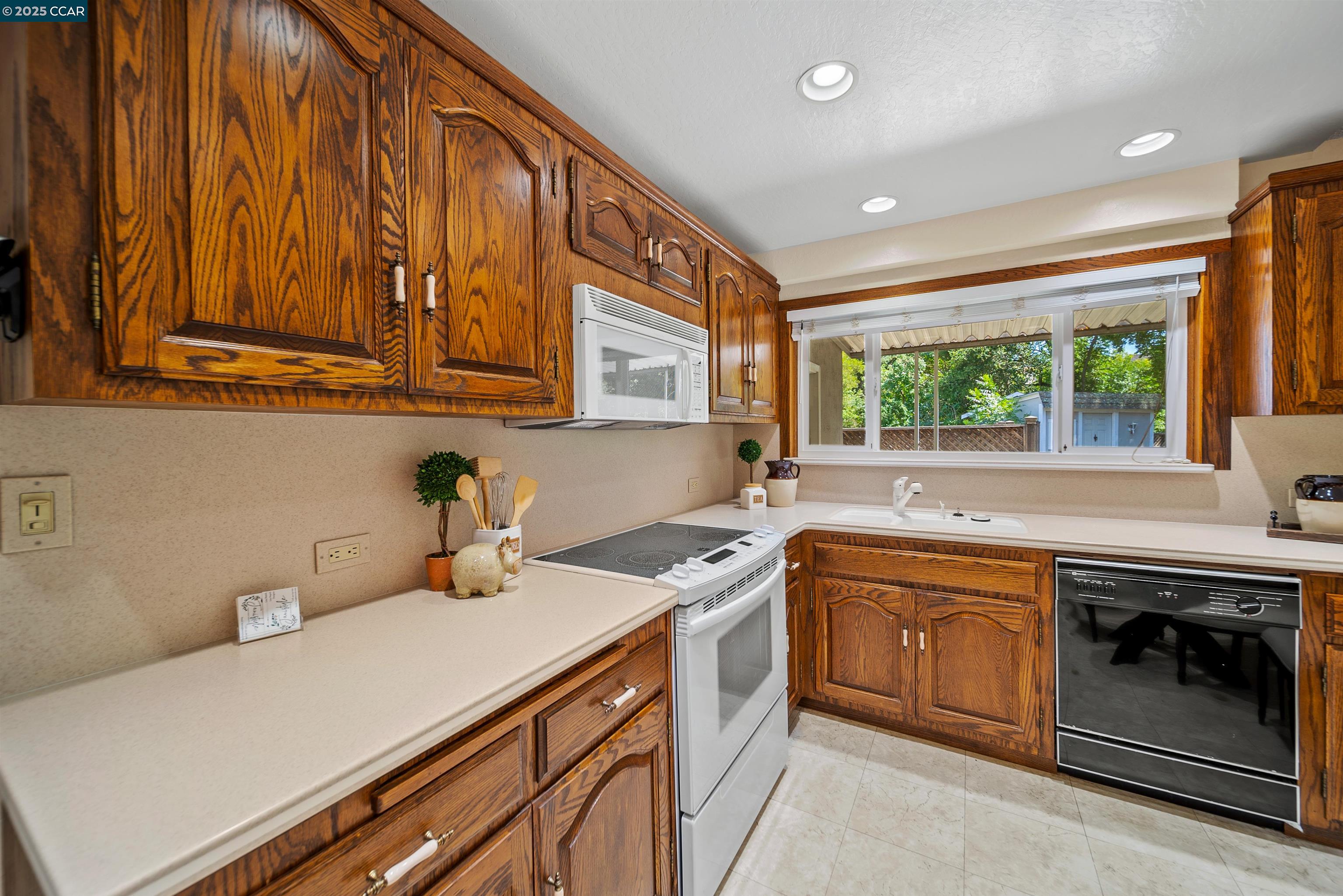 603 Plumas Ct