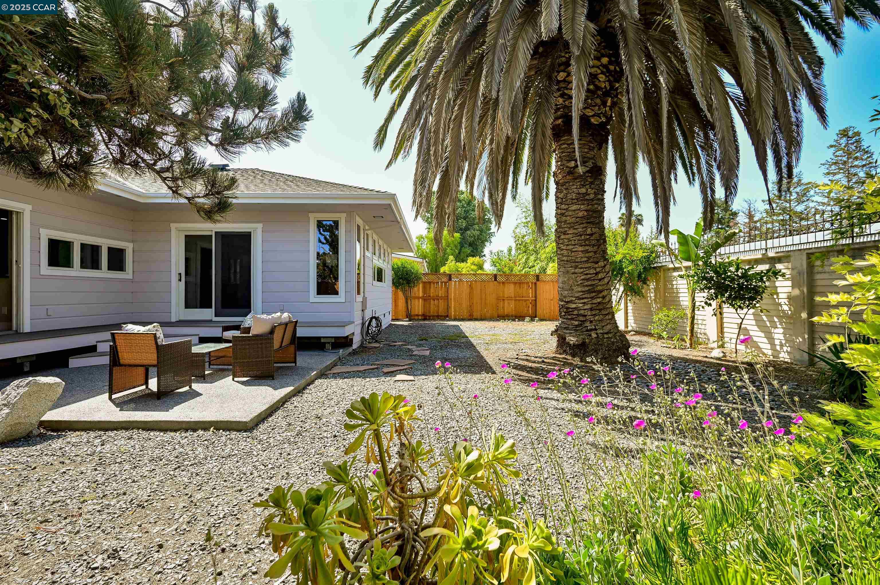 2779 Richard Ave