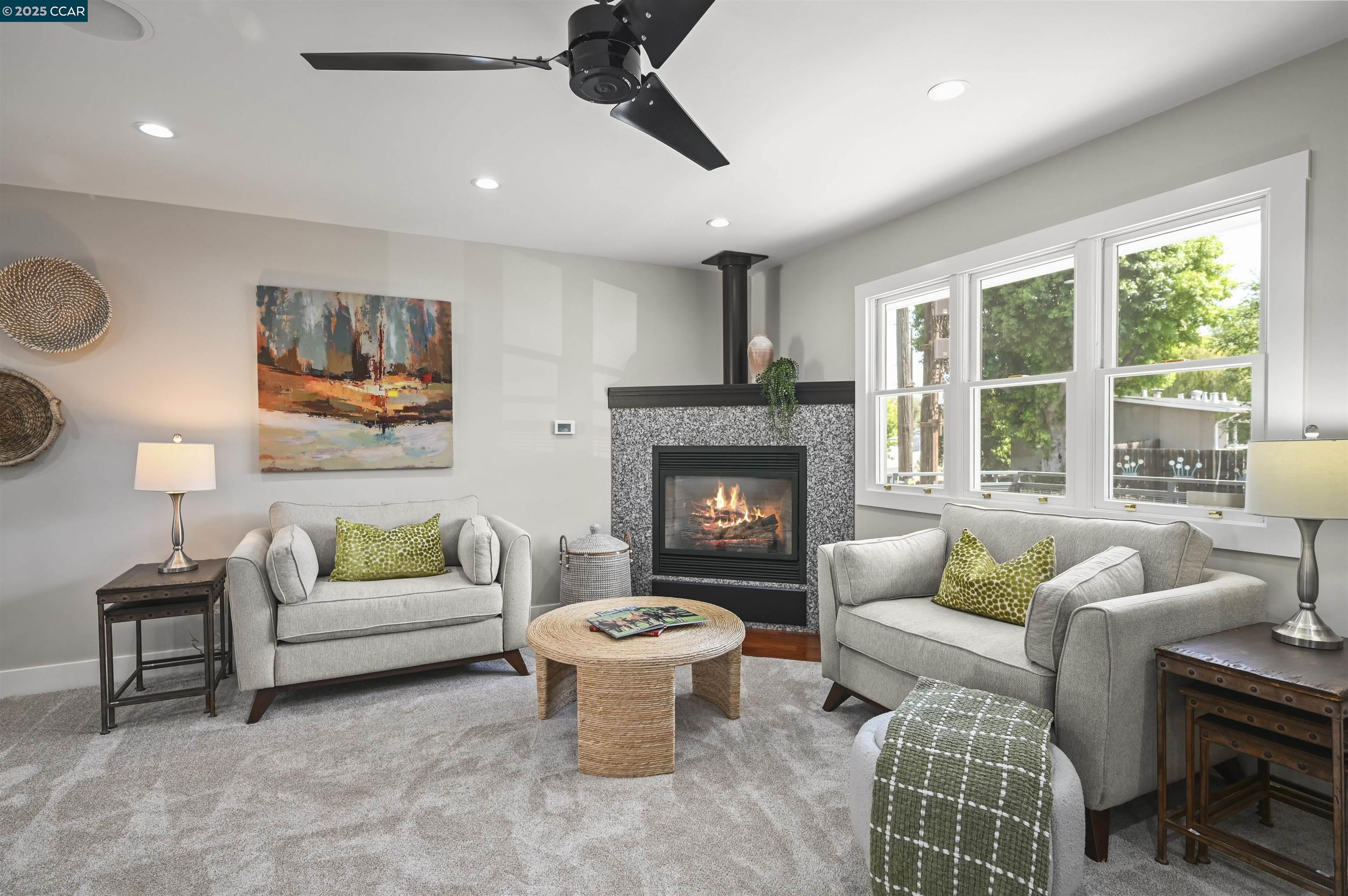 2779 Richard Ave
