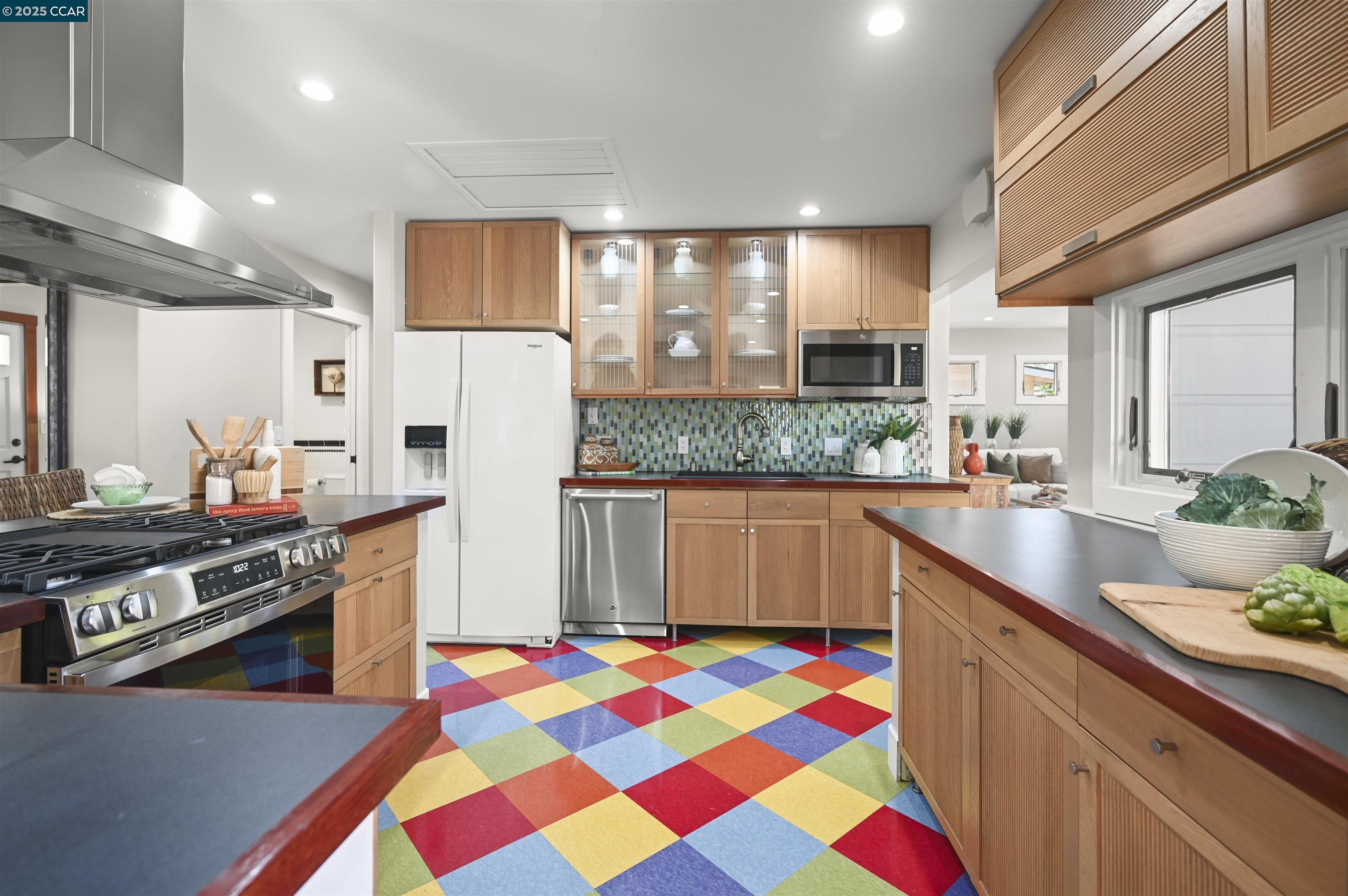2779 Richard Ave
