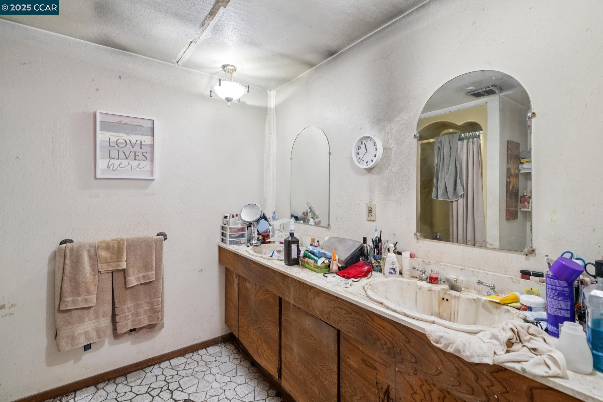 2697 Mayfair Ave