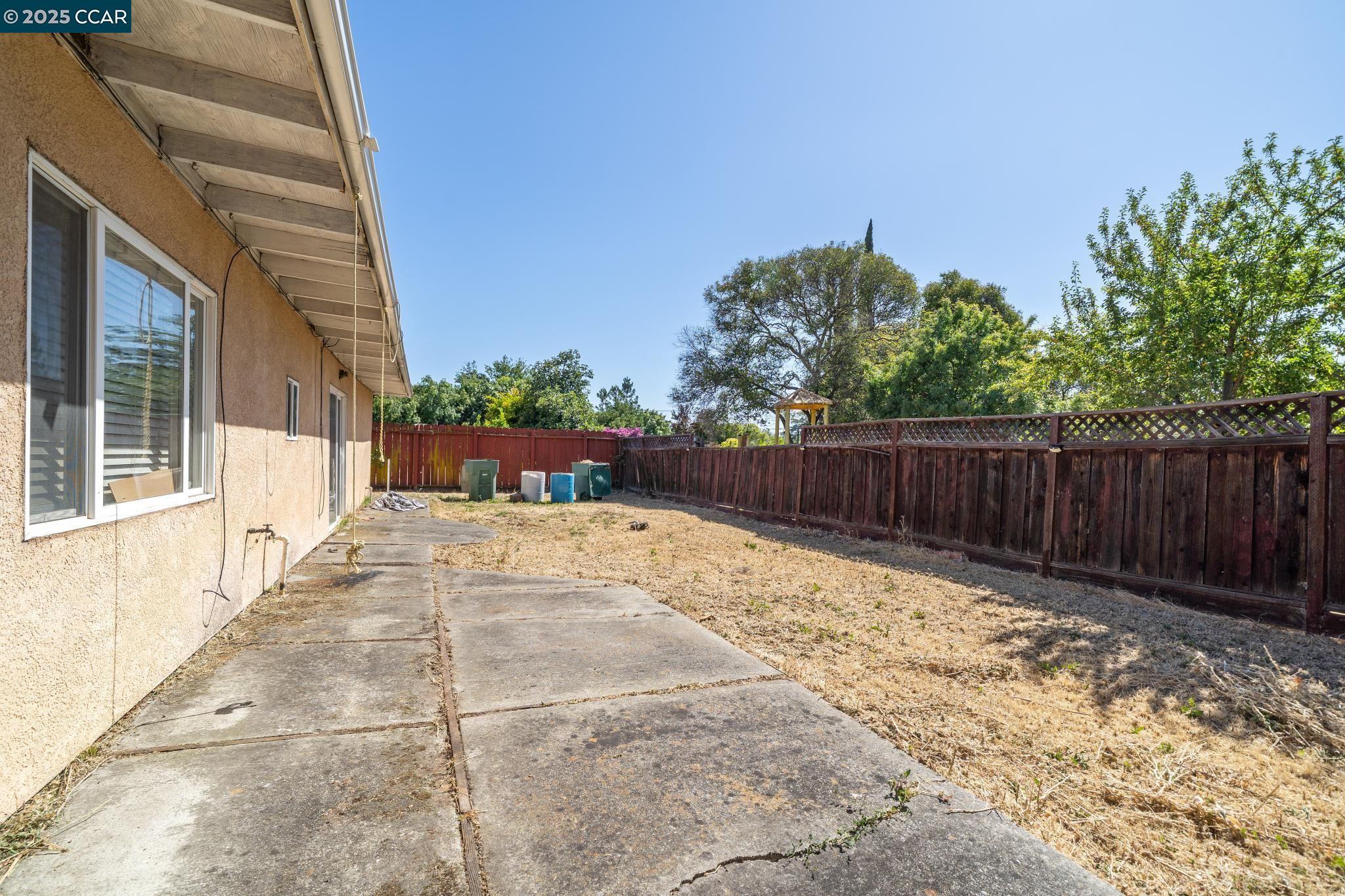 2697 Mayfair Ave