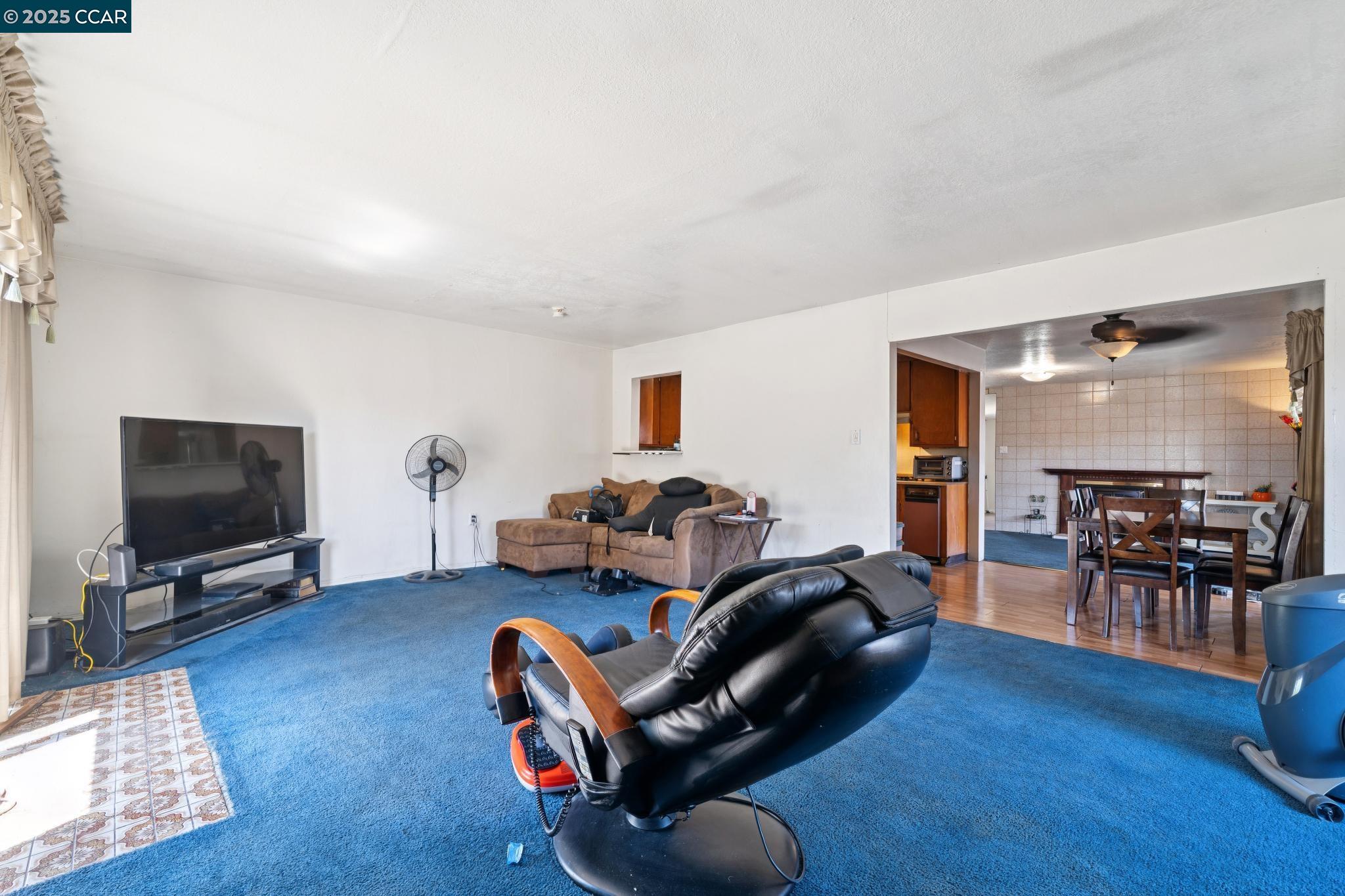 2697 Mayfair Ave