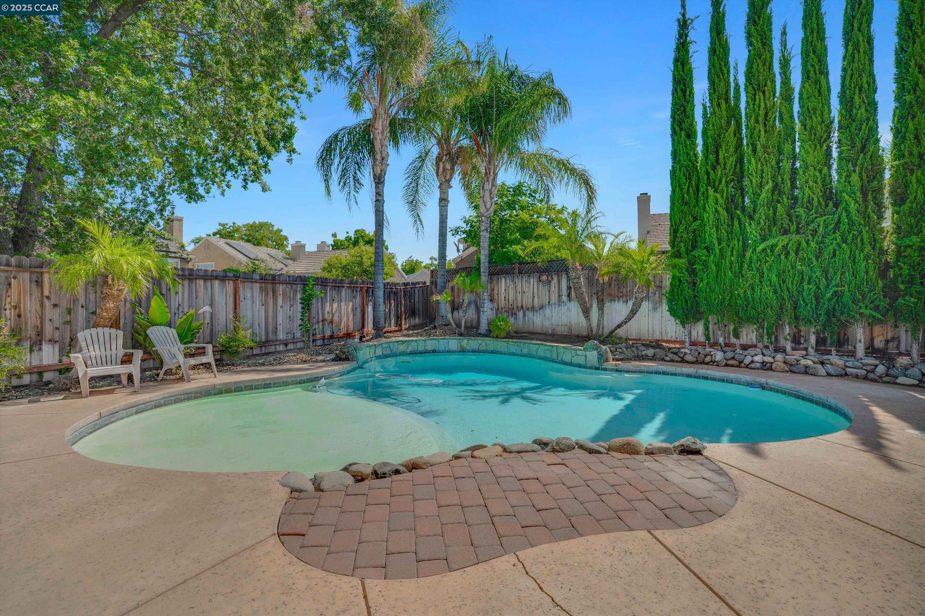 380 Claremont Dr