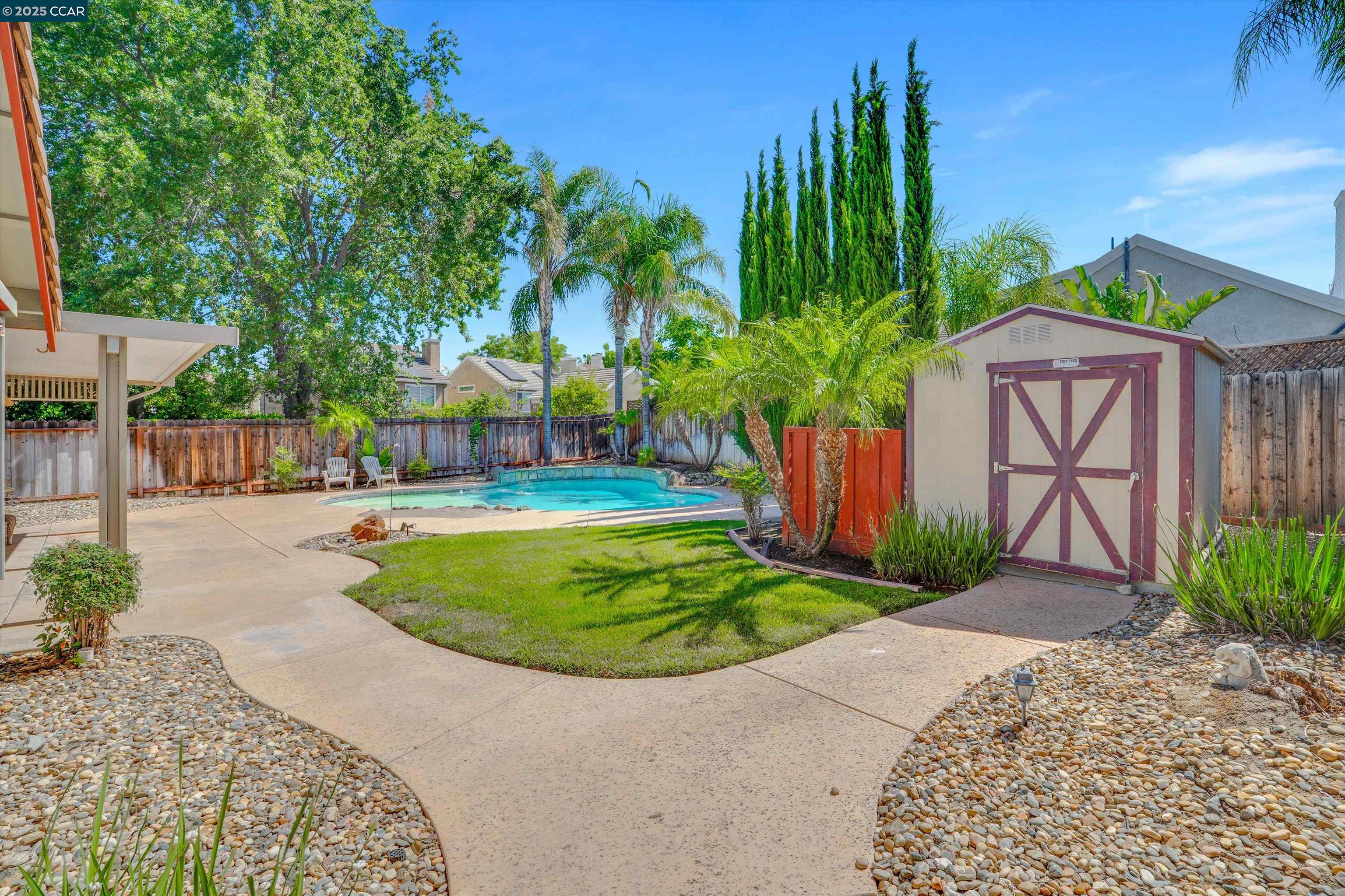 380 Claremont Dr