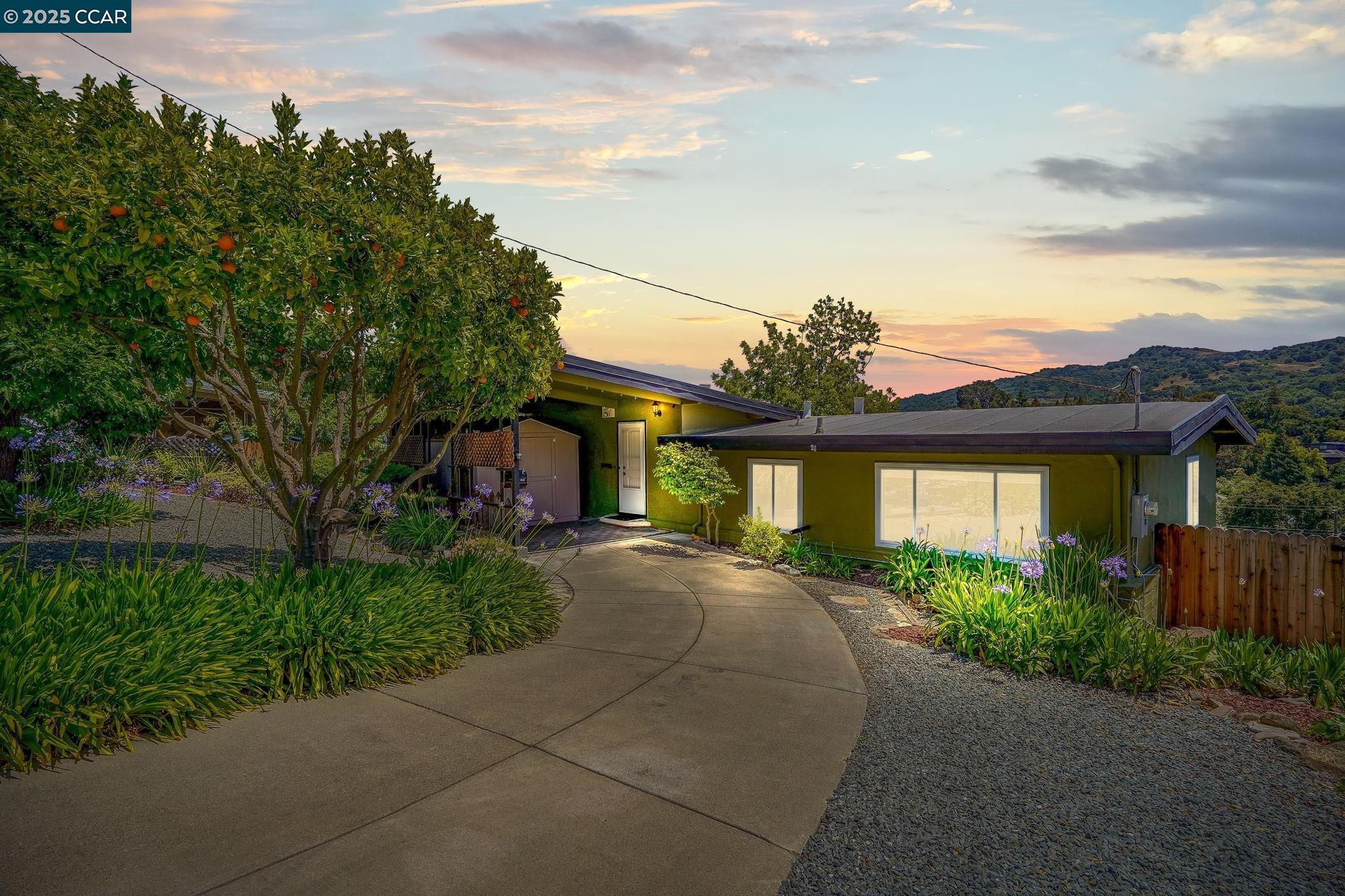 2835 Stephen Dr