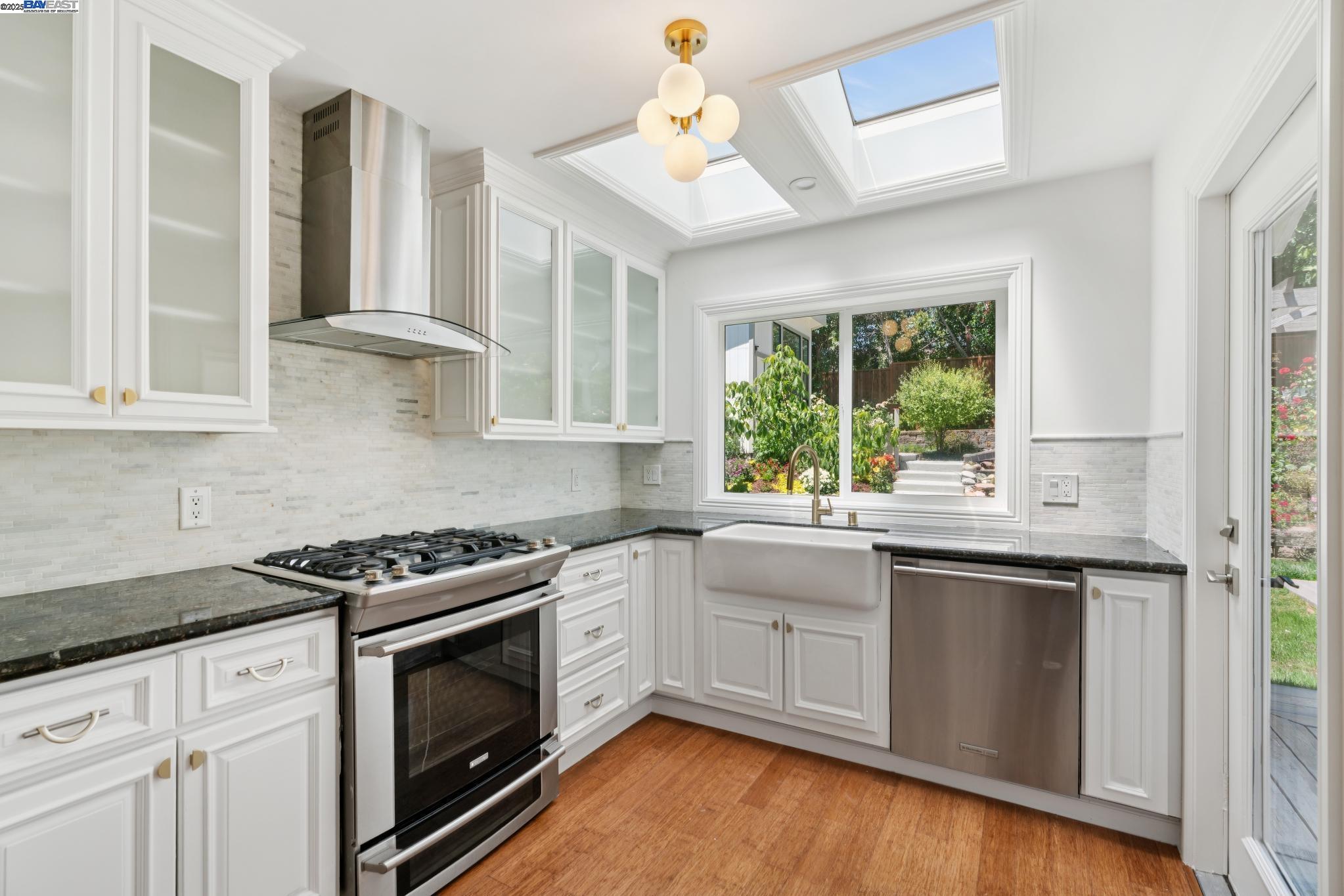 2643 Buena Vista Ave