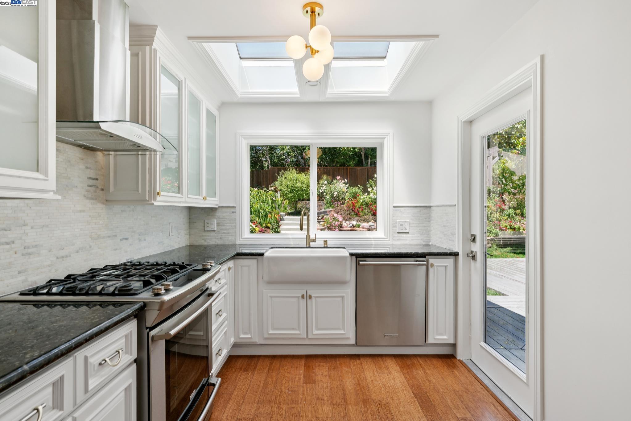 2643 Buena Vista Ave