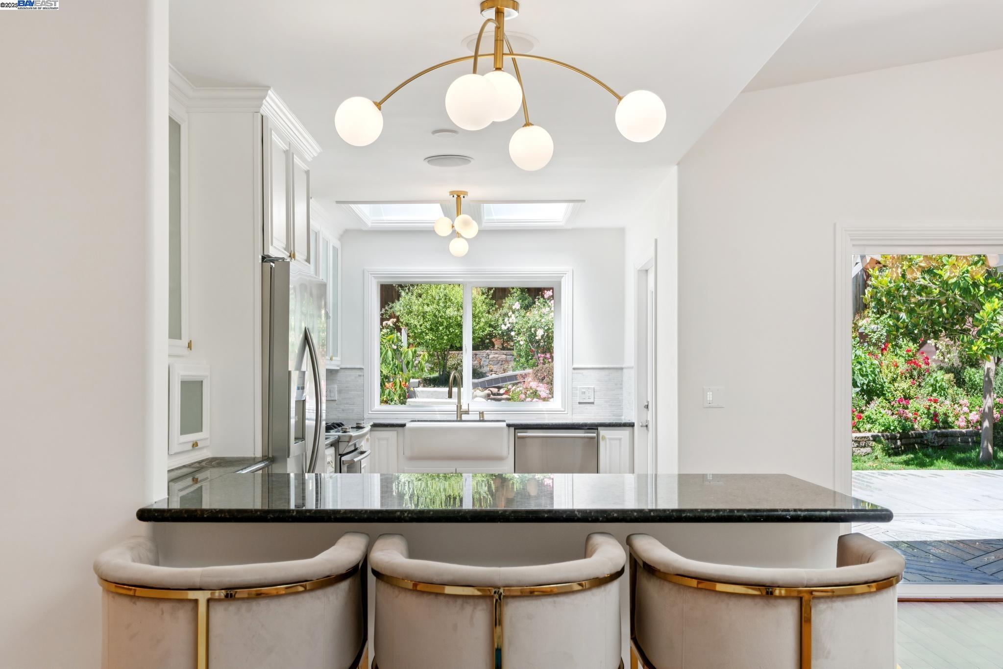 2643 Buena Vista Ave