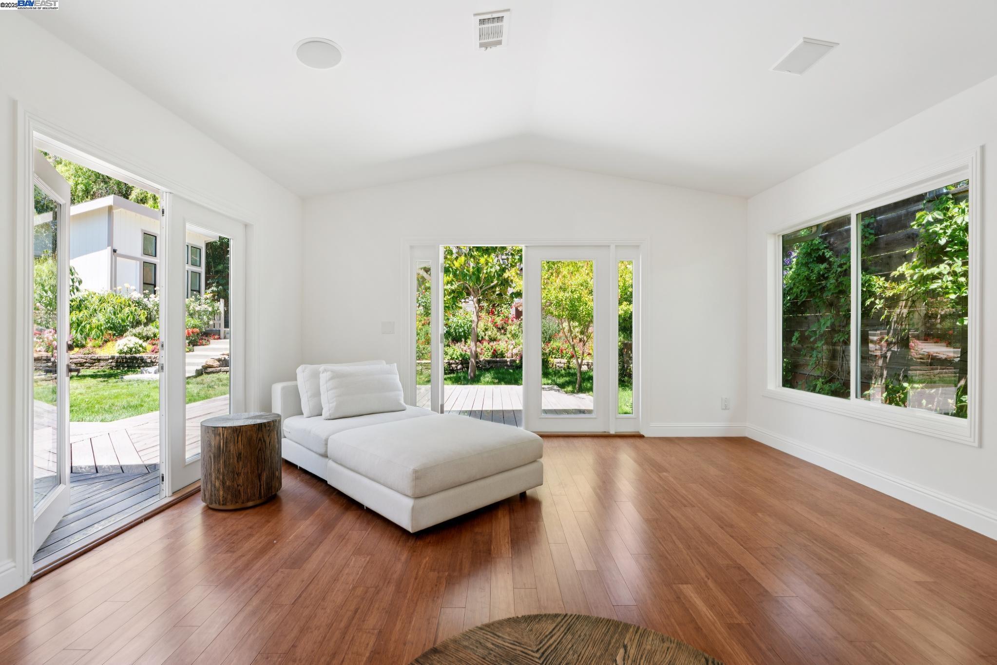 2643 Buena Vista Ave