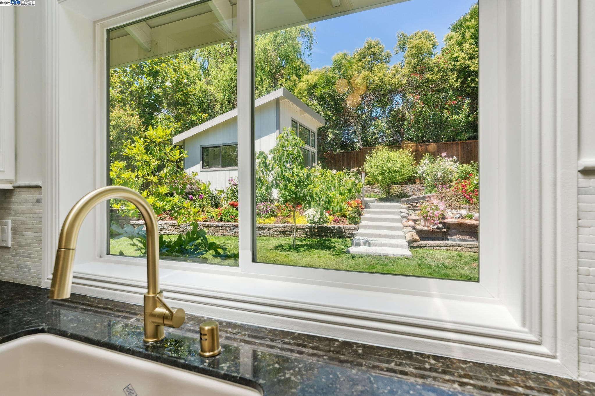 2643 Buena Vista Ave