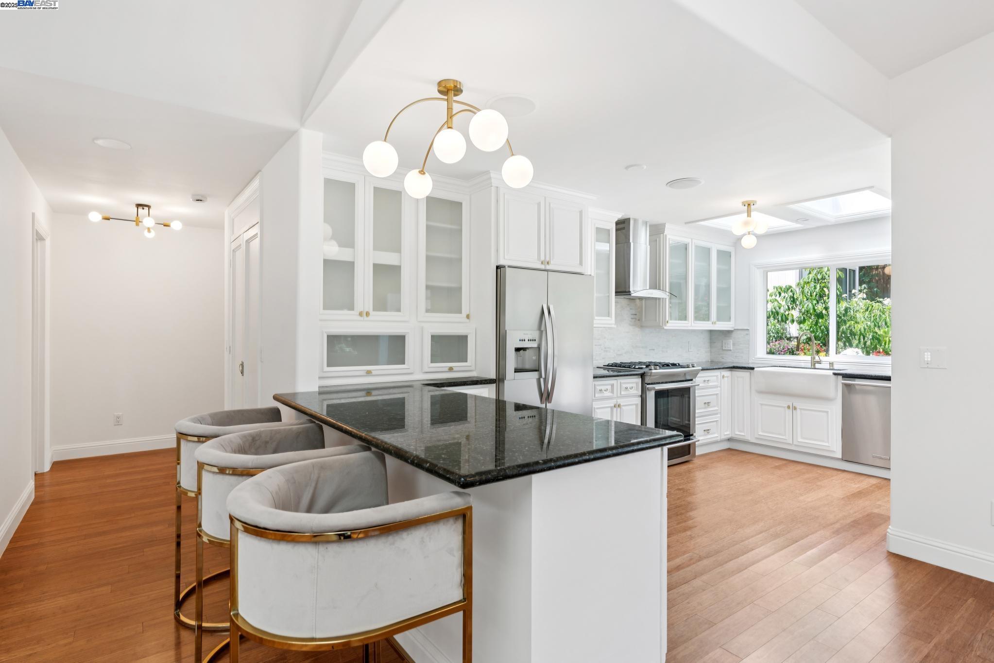 2643 Buena Vista Ave