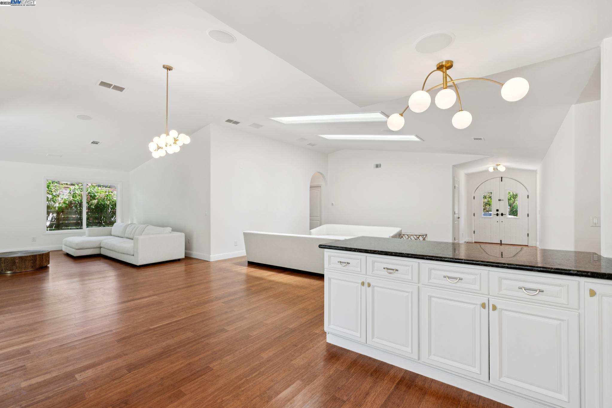 2643 Buena Vista Ave