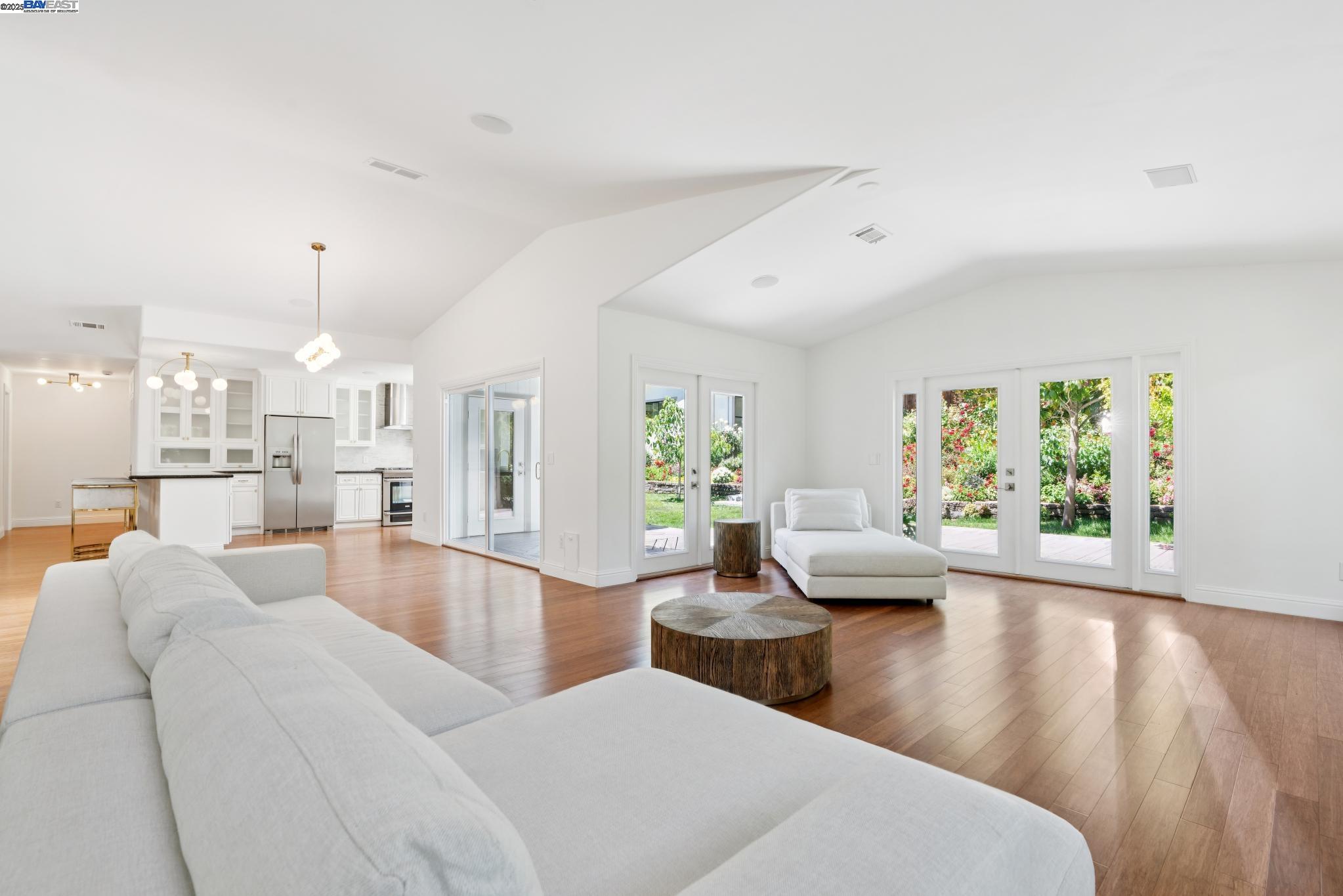 2643 Buena Vista Ave