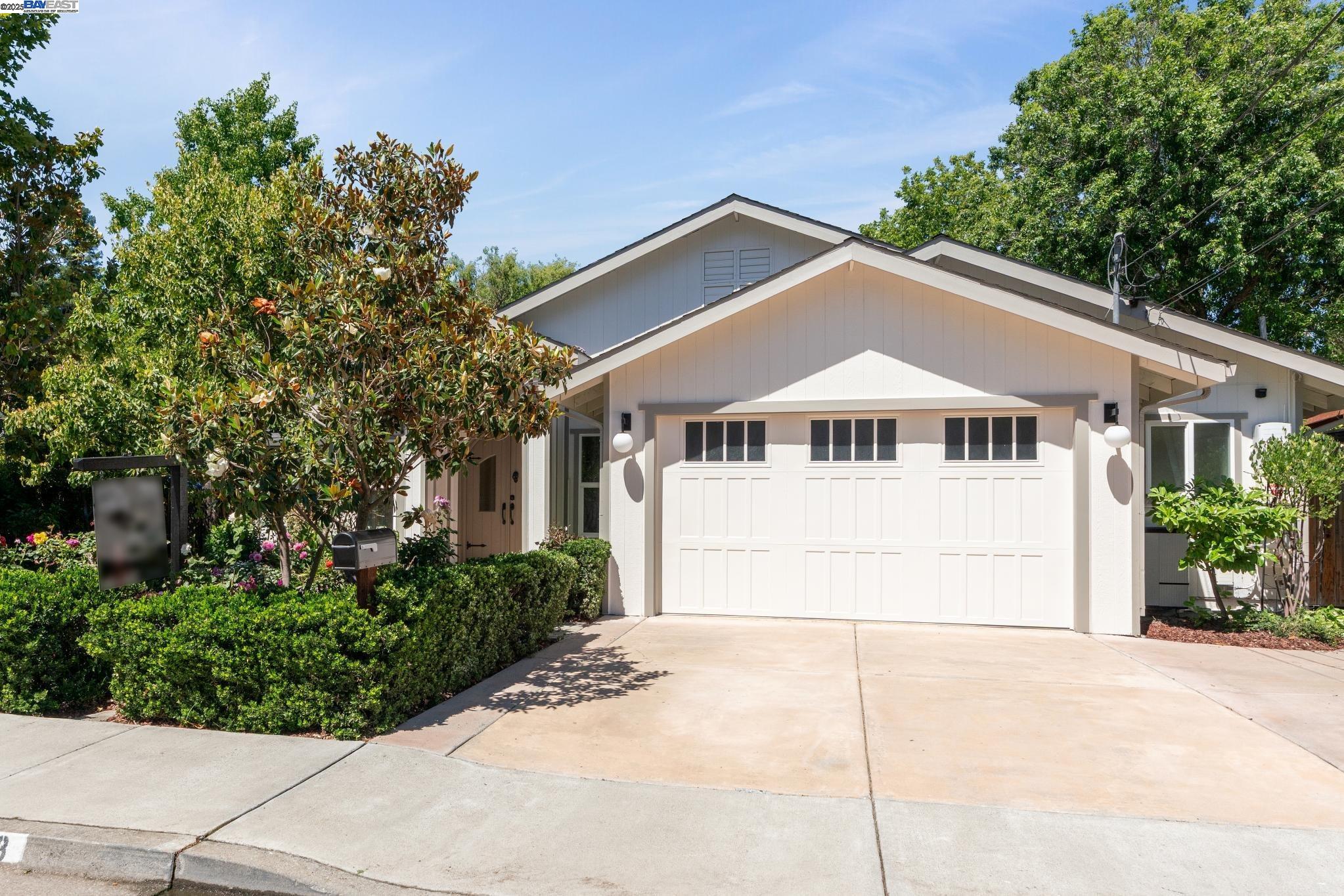 2643 Buena Vista Ave