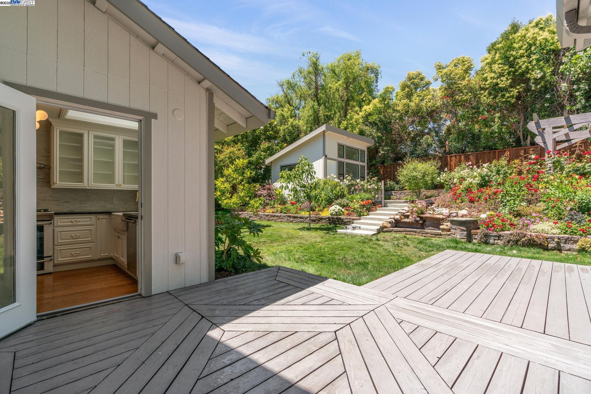 2643 Buena Vista Ave