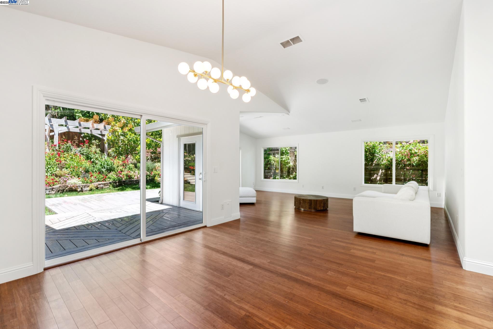 2643 Buena Vista Ave