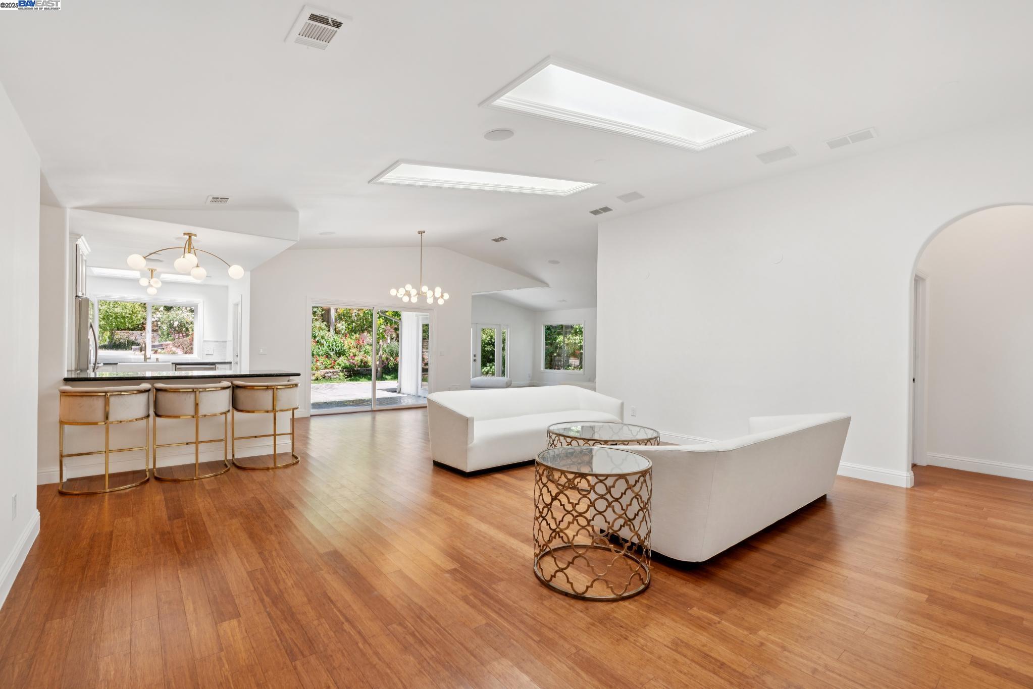 2643 Buena Vista Ave