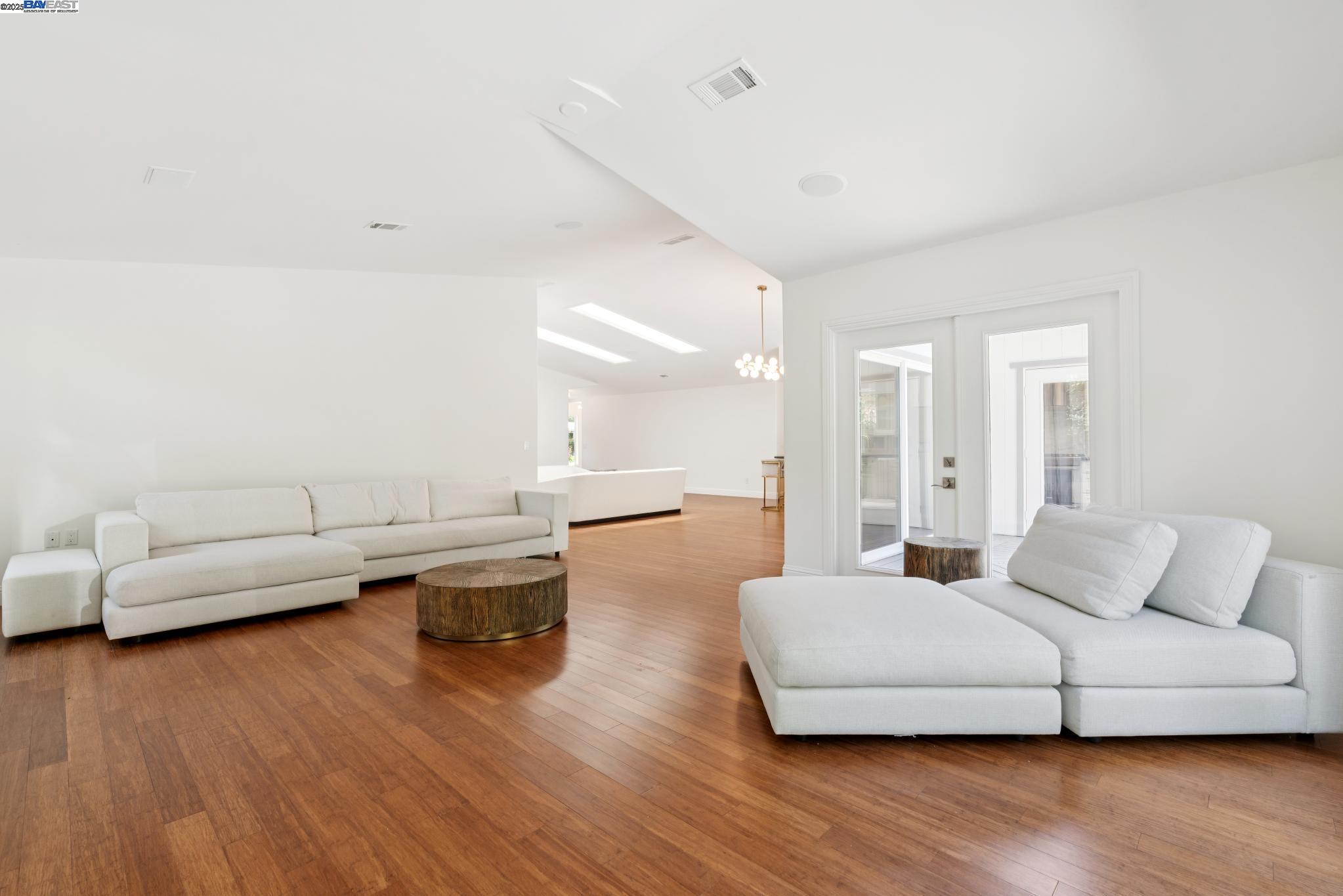 2643 Buena Vista Ave